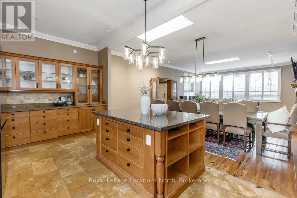 795853 GREY 19 ROAD