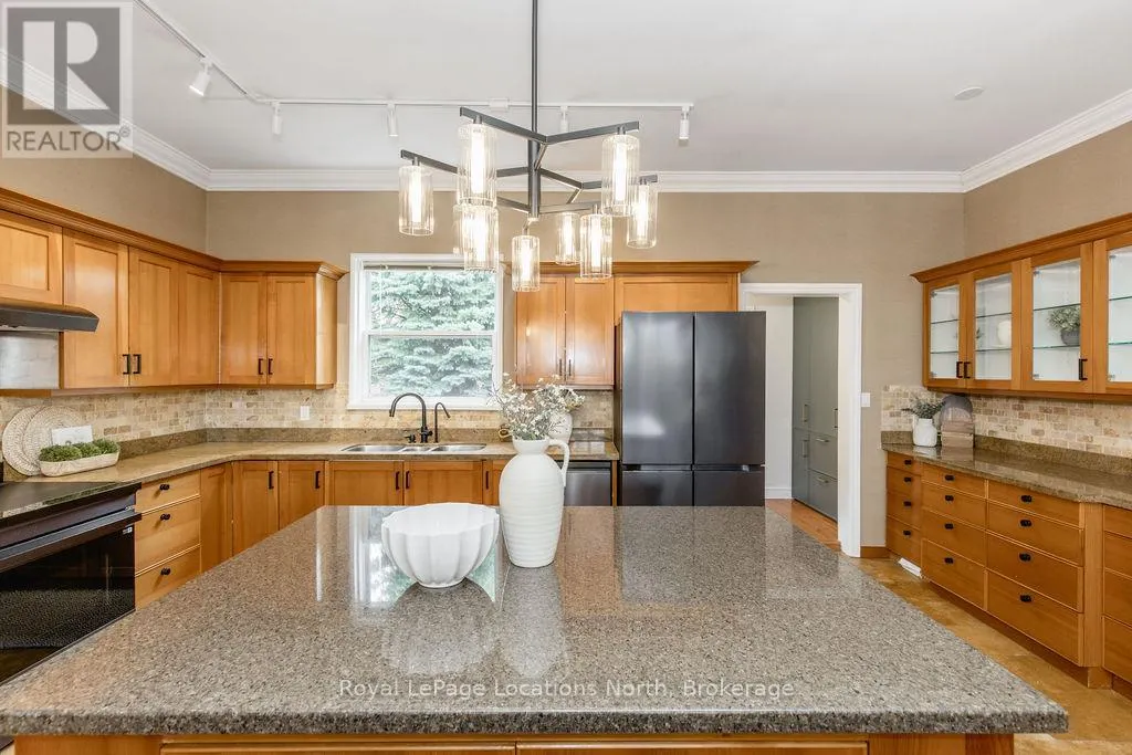 795853 GREY 19 ROAD