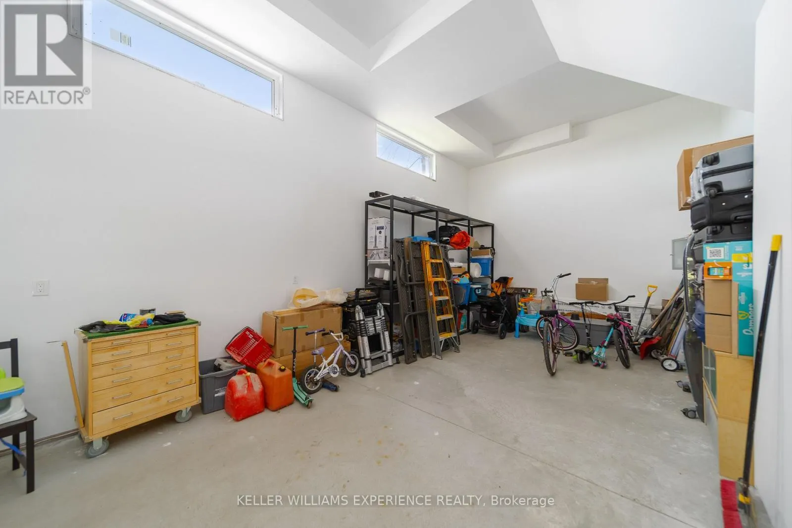 1055 HENRY STREET