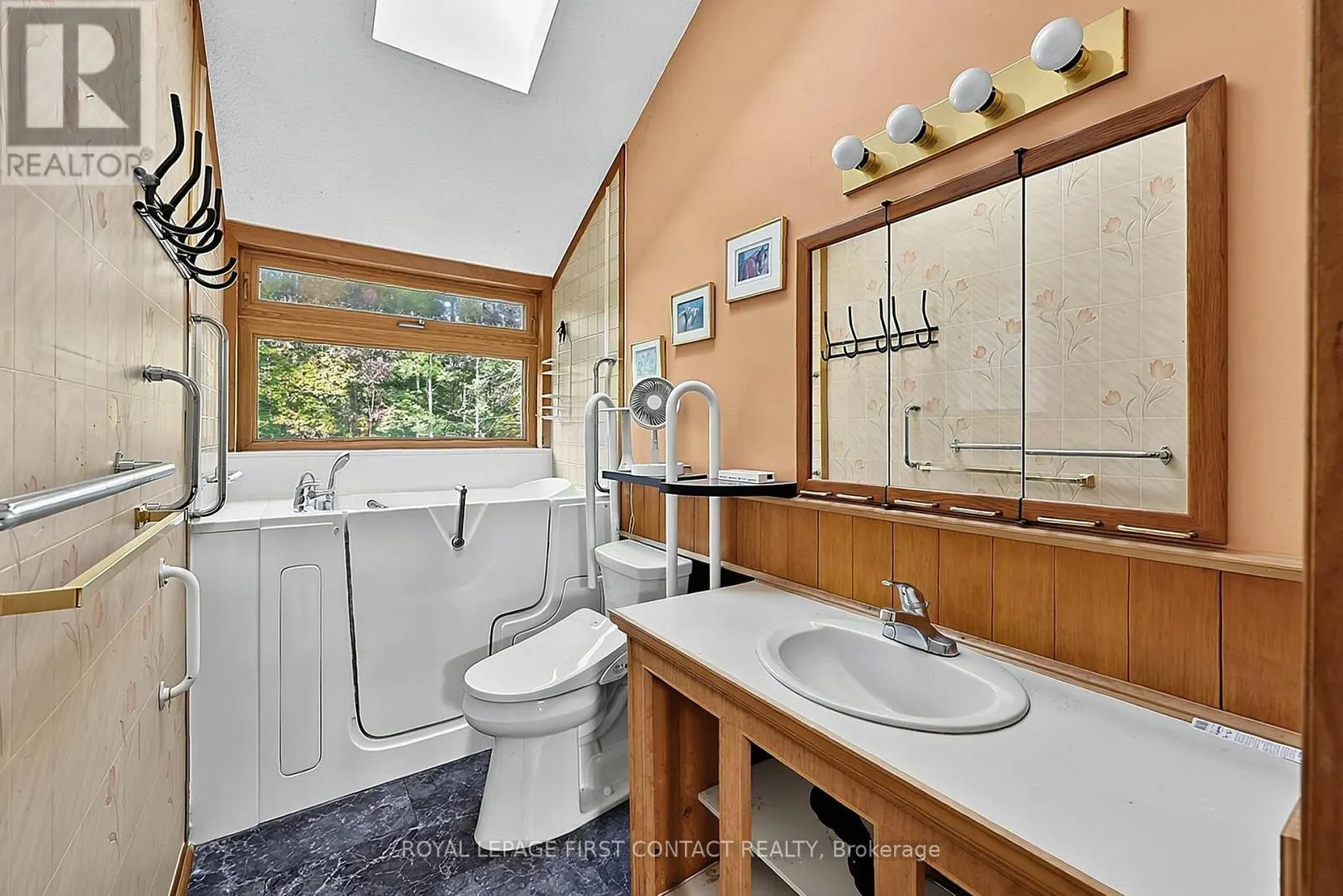 2 BRIARWOOD COURT