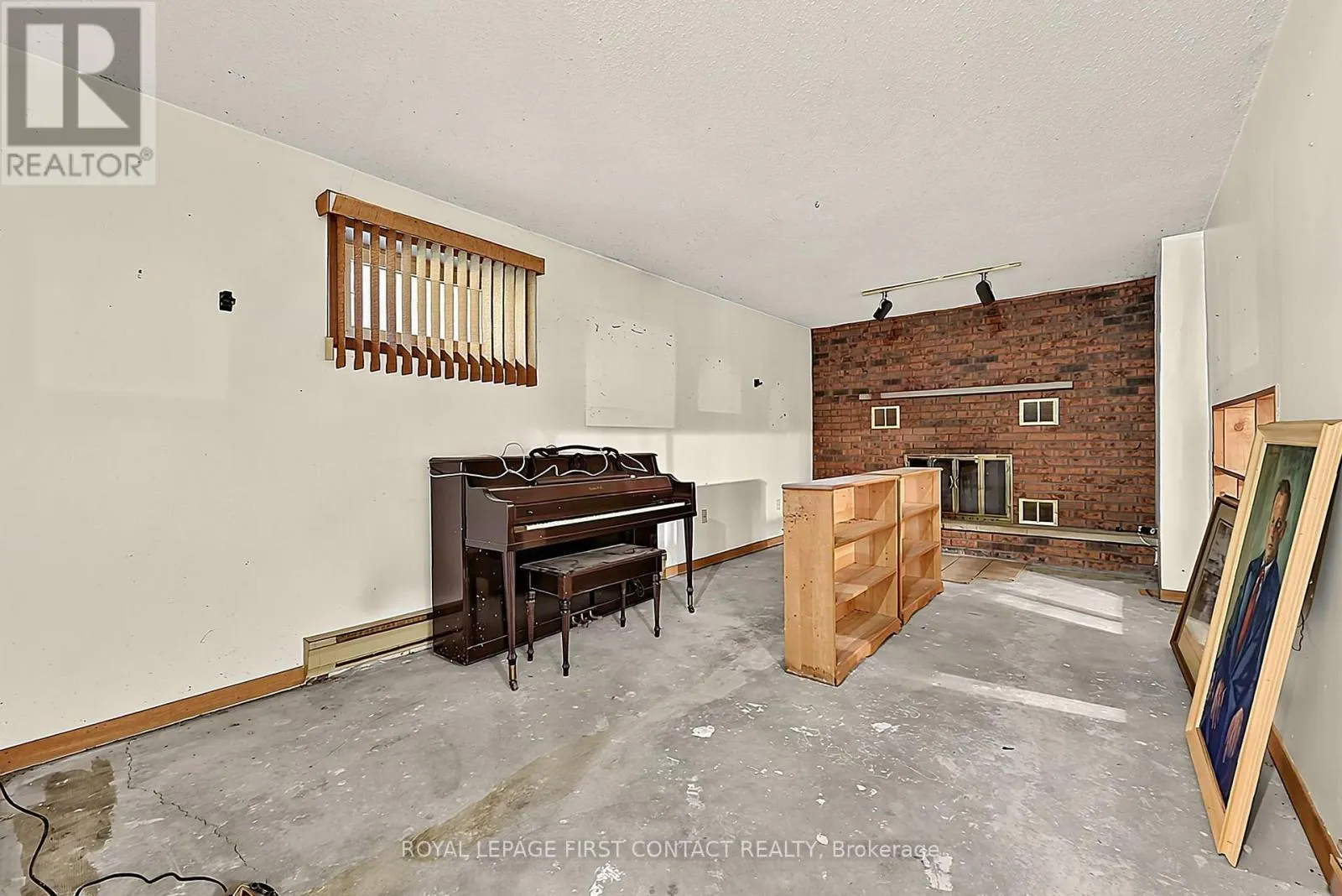 2 BRIARWOOD COURT