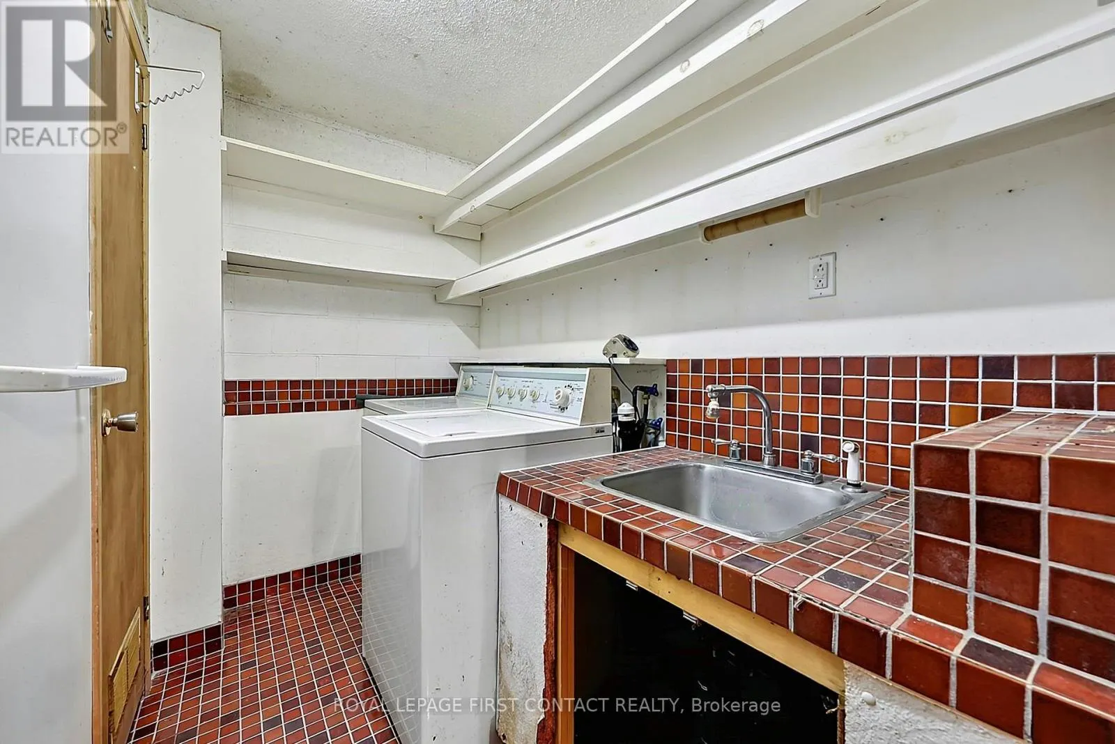 2 BRIARWOOD COURT