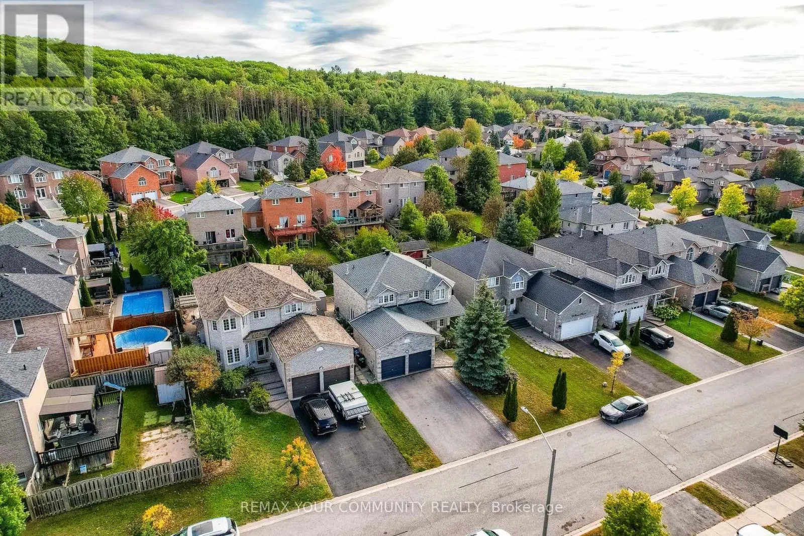 21 SILVERCREEK CRESCENT