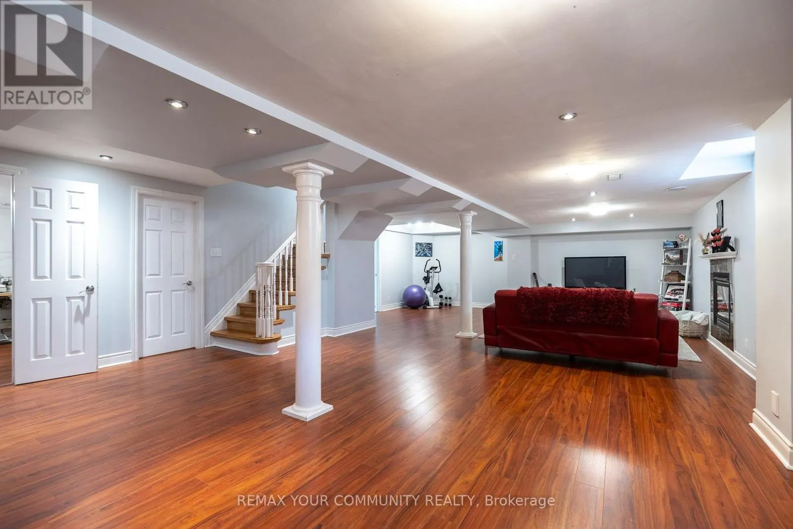 21 SILVERCREEK CRESCENT