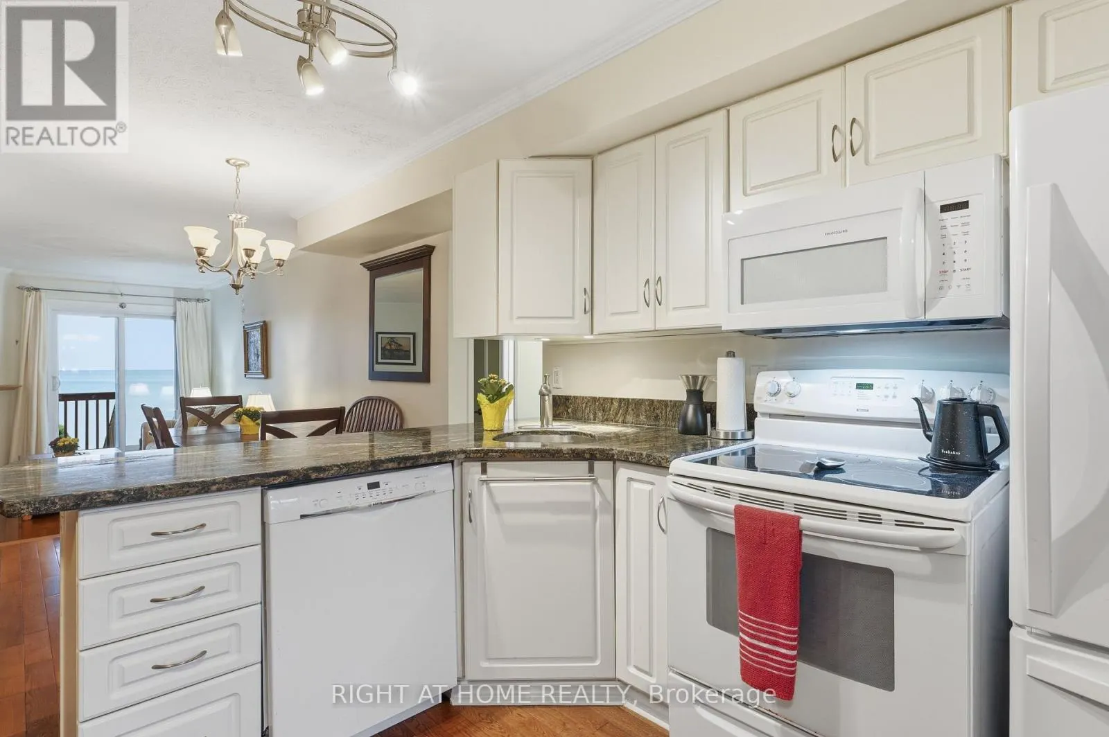 103 - 43 OLIVE CRESCENT E