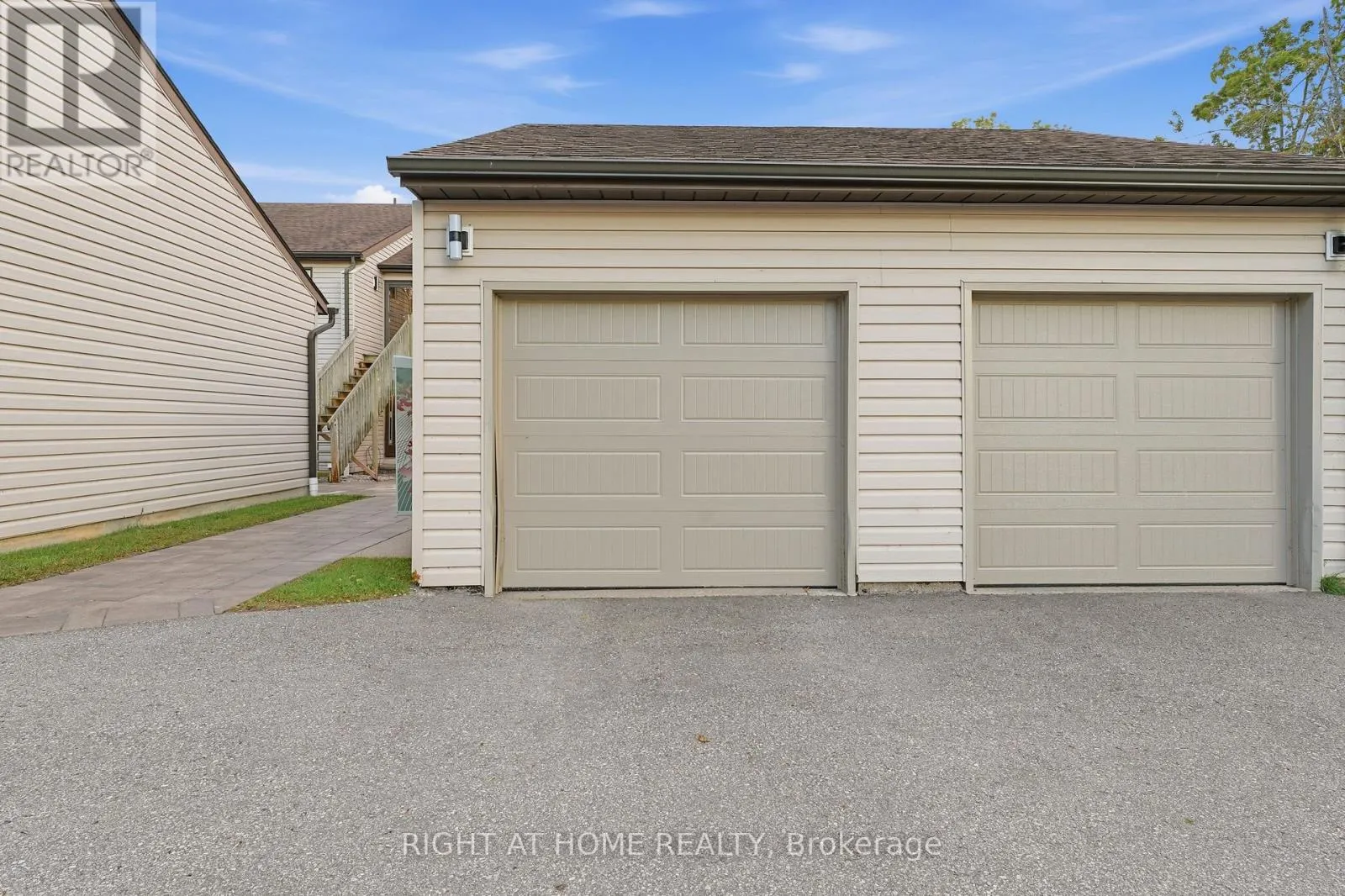 103 - 43 OLIVE CRESCENT E