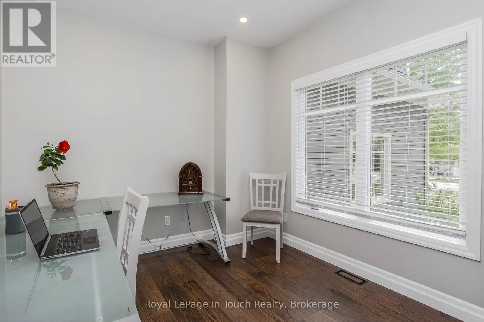 55 BEAUFORT CRESCENT