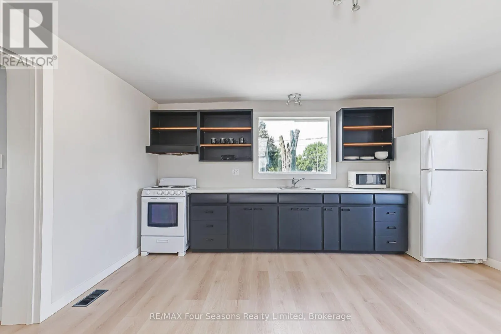 231 SUPERIOR STREET