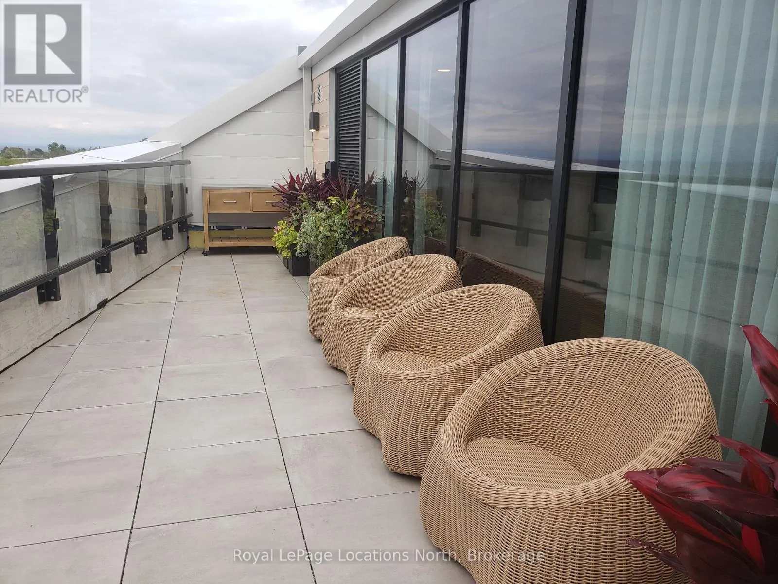 207 - 31 HURON STREET #207