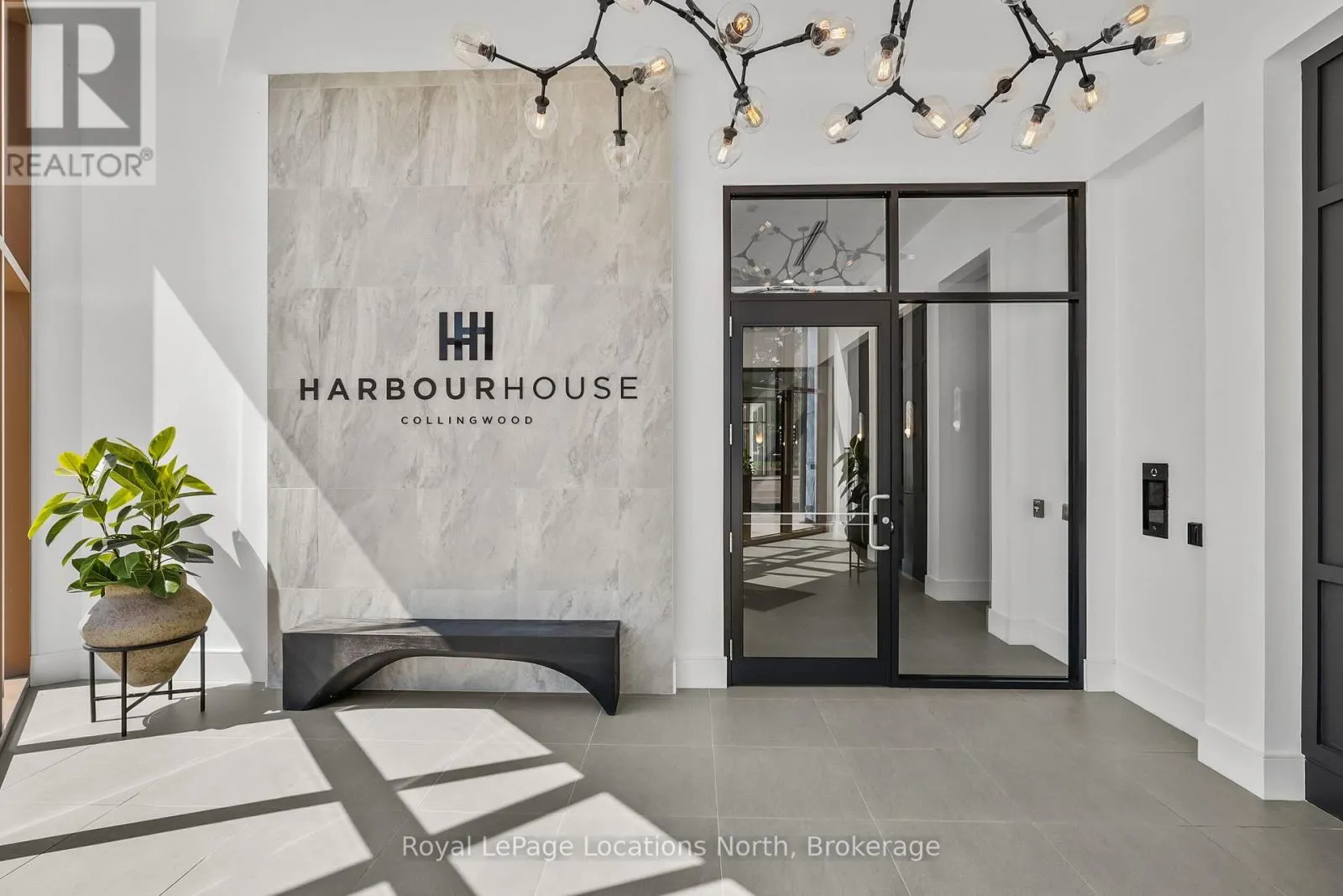 207 - 31 HURON STREET #207