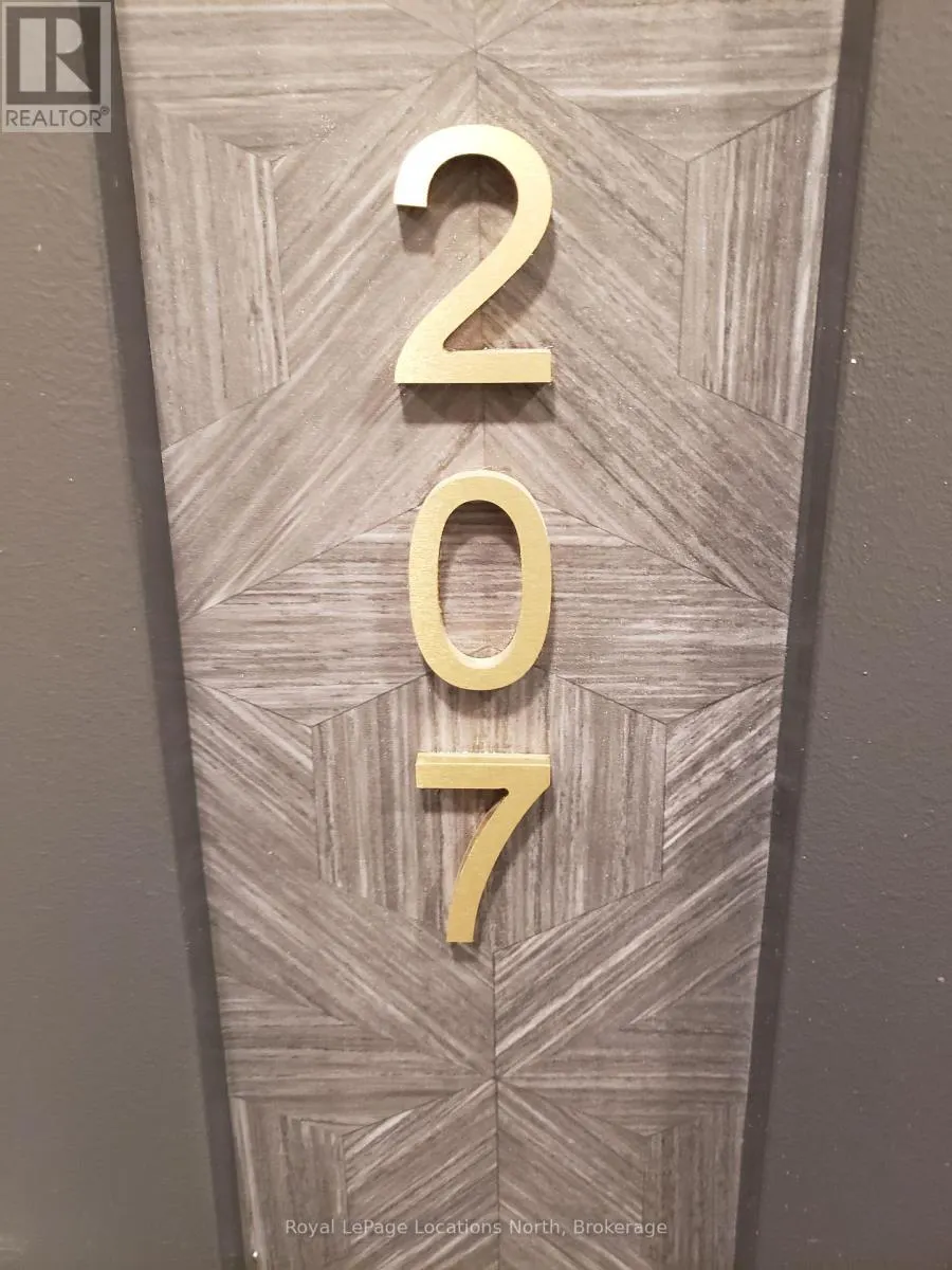 207 - 31 HURON STREET #207