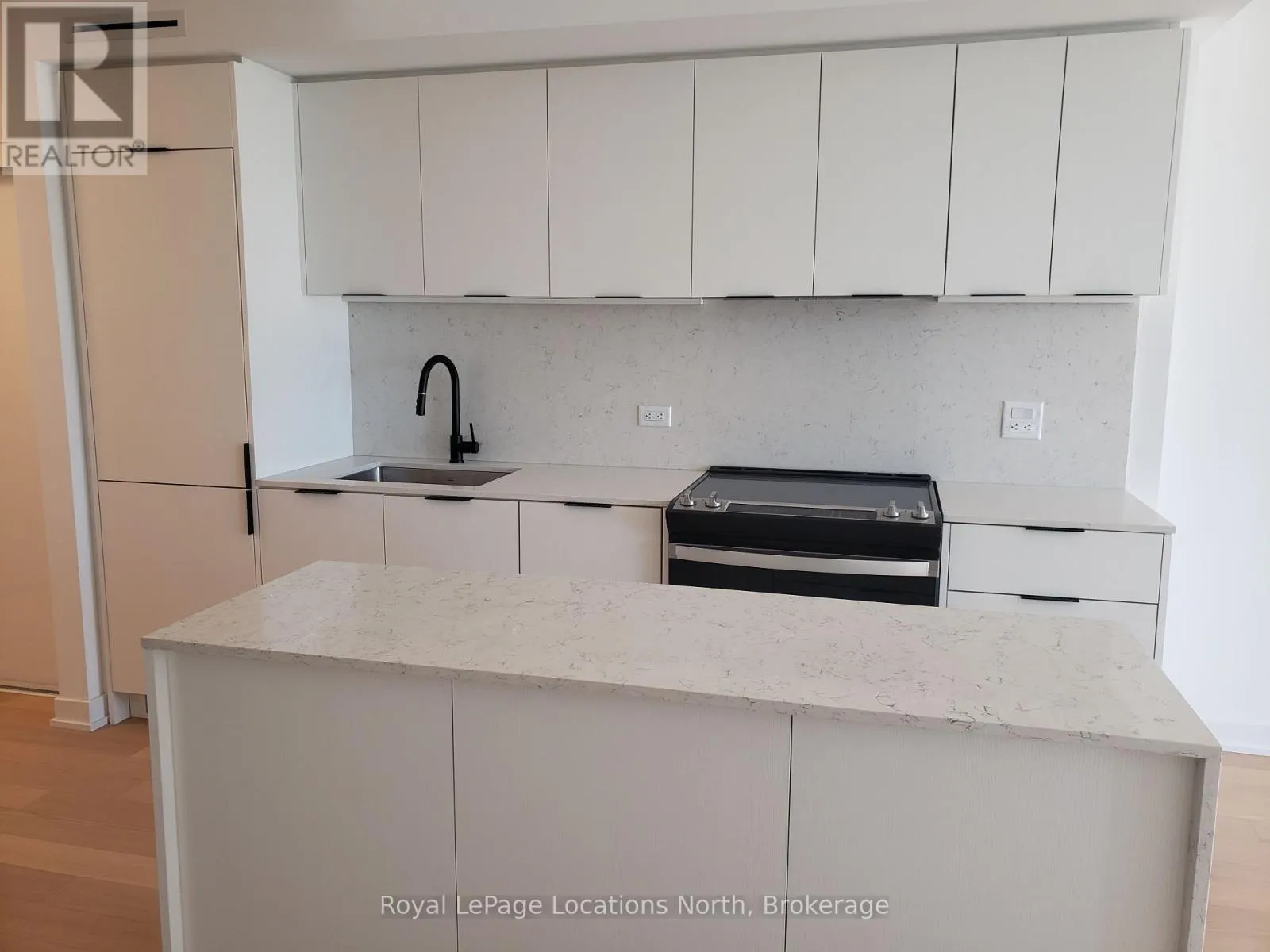 207 - 31 HURON STREET #207