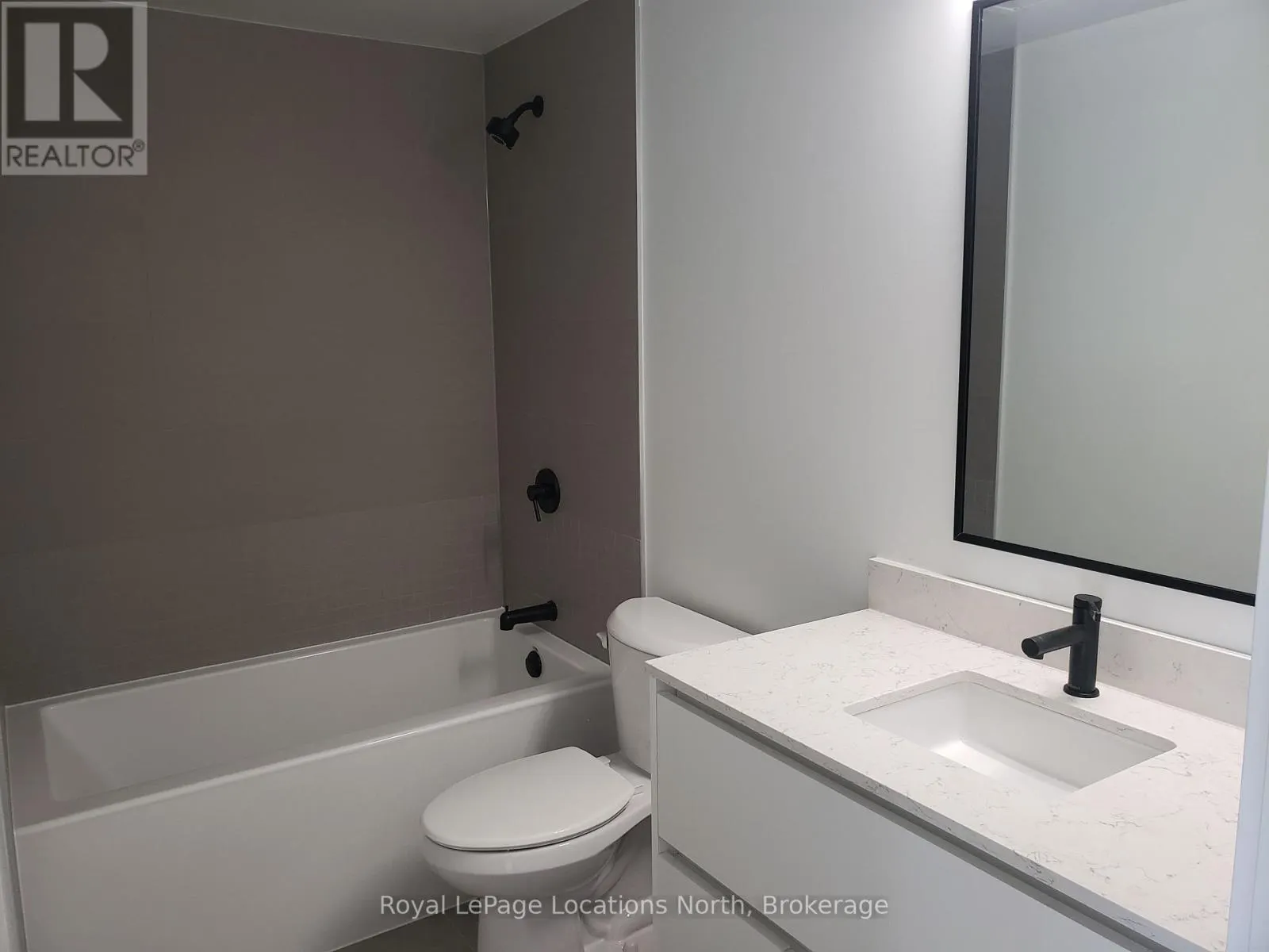 207 - 31 HURON STREET #207