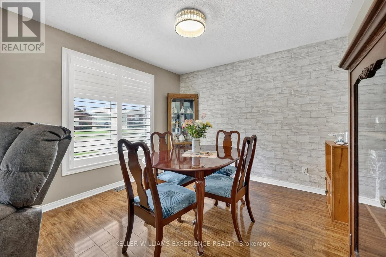 645 BAYVIEW DRIVE