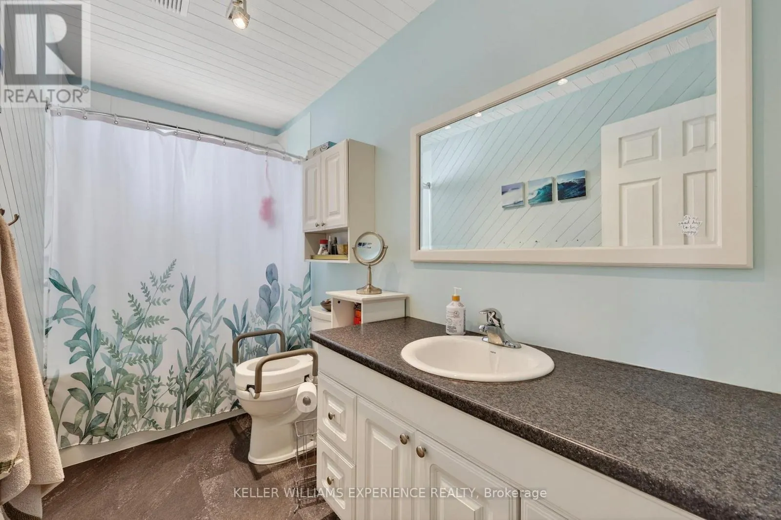 645 BAYVIEW DRIVE