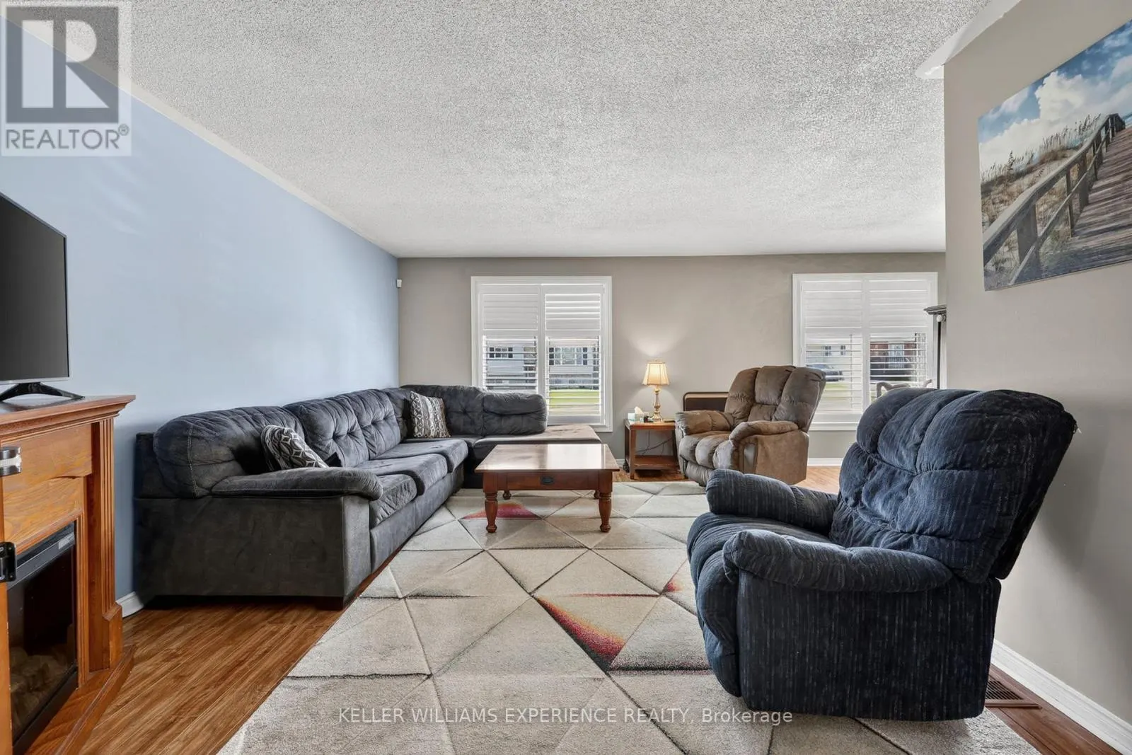 645 BAYVIEW DRIVE