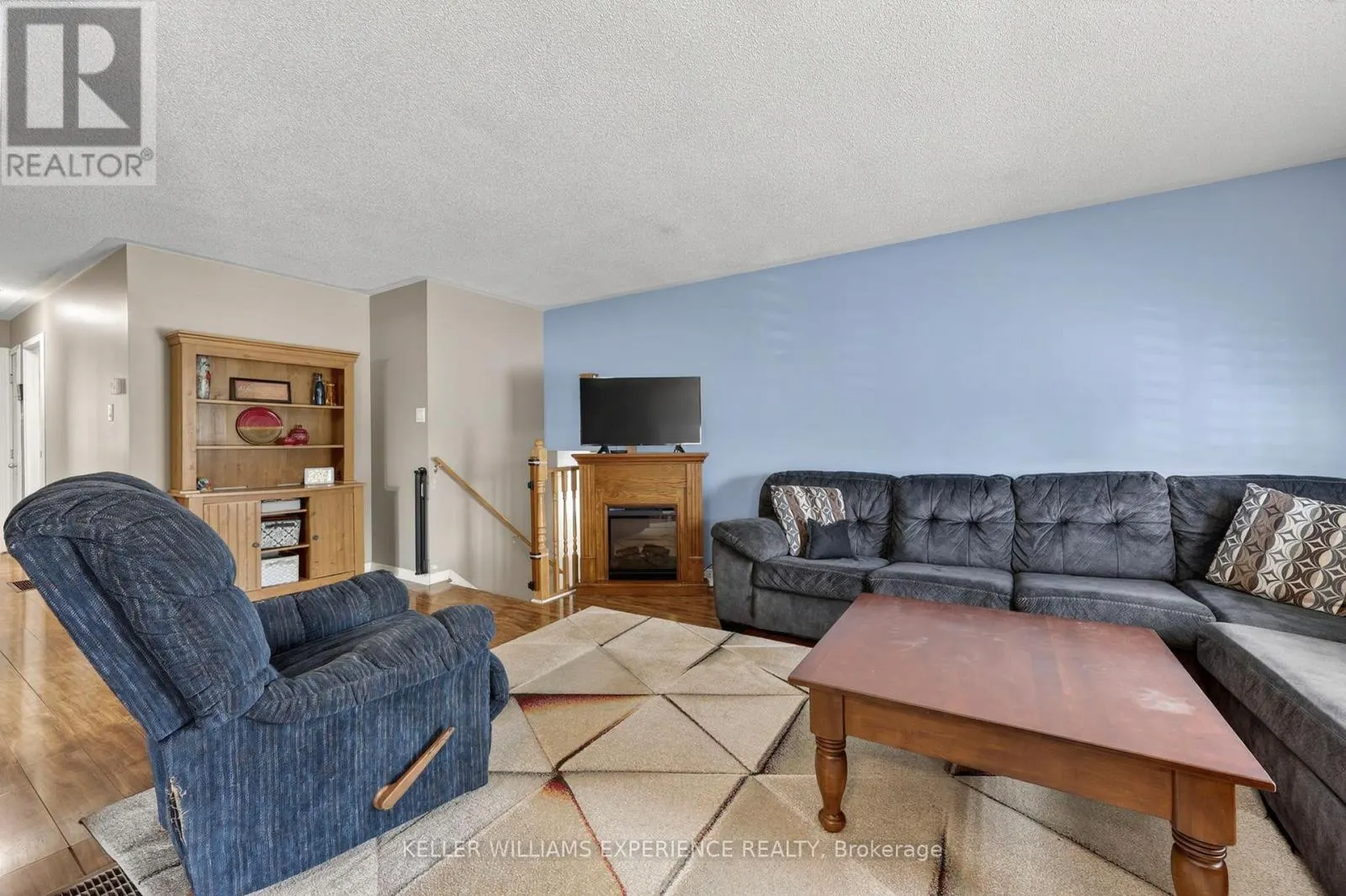 645 BAYVIEW DRIVE