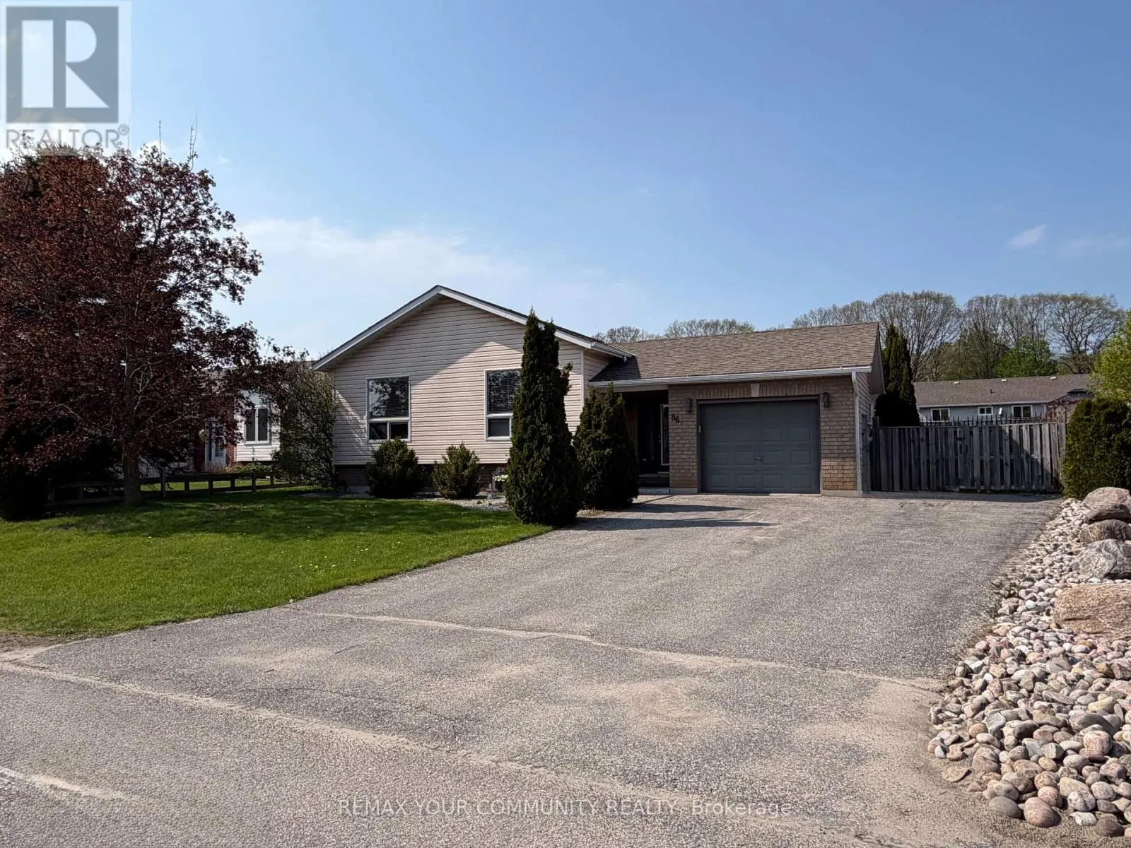 86 OXLEY DRIVE