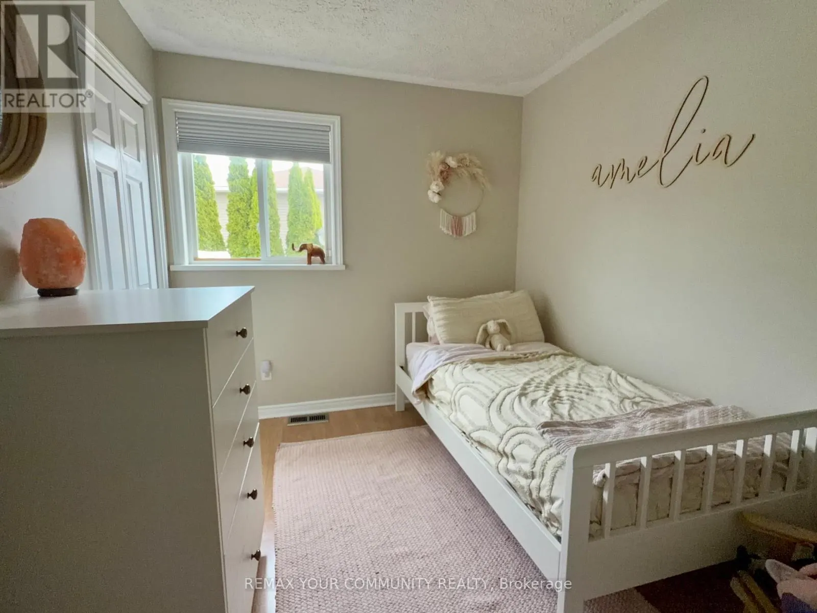 86 OXLEY DRIVE