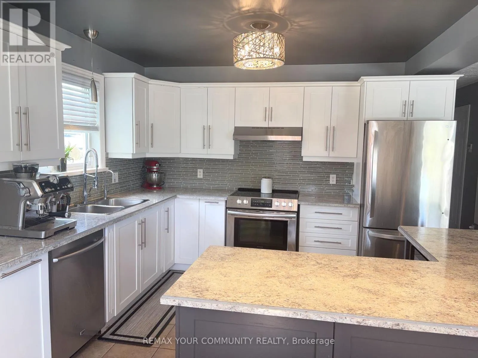 86 OXLEY DRIVE