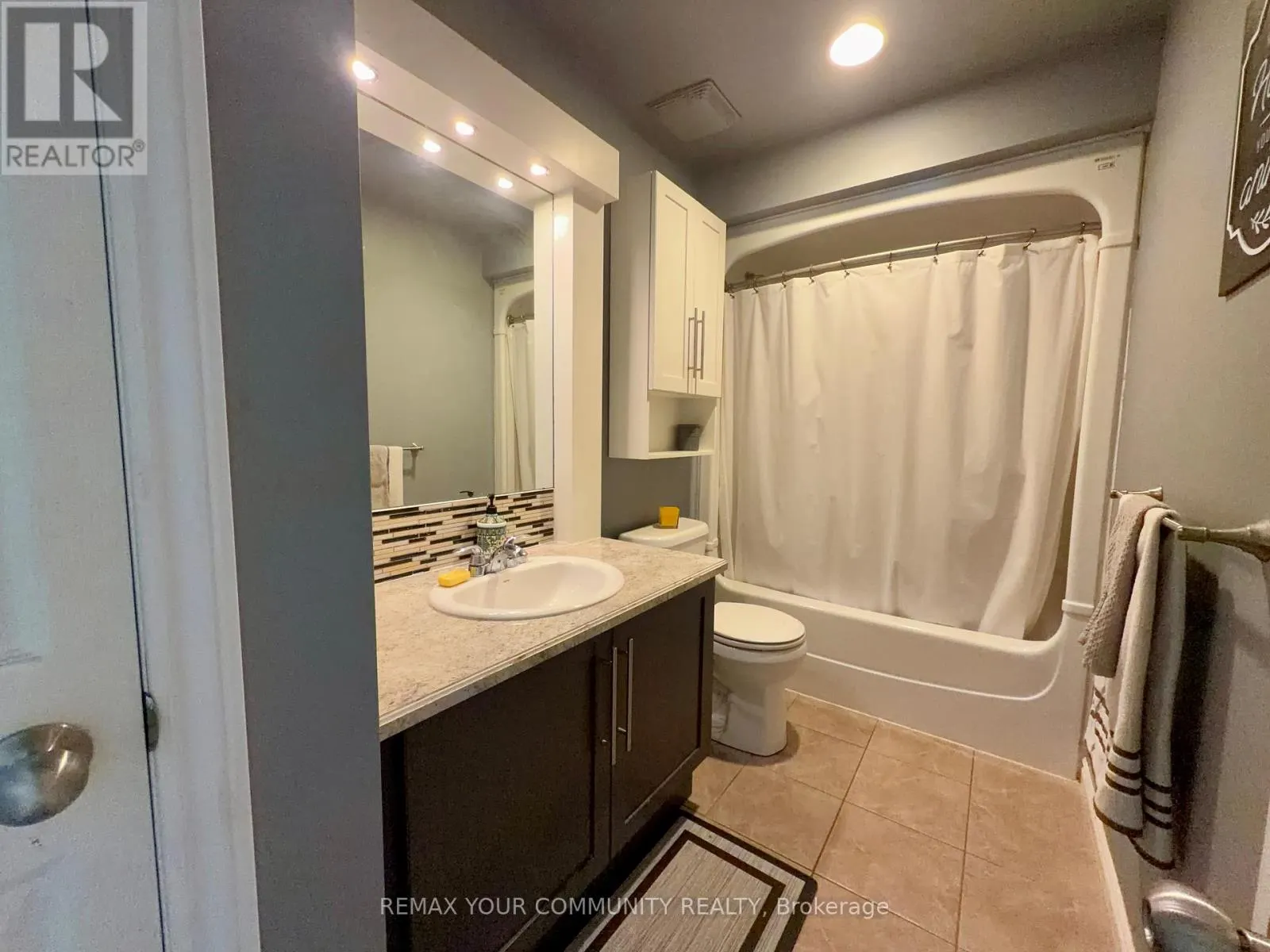 86 OXLEY DRIVE