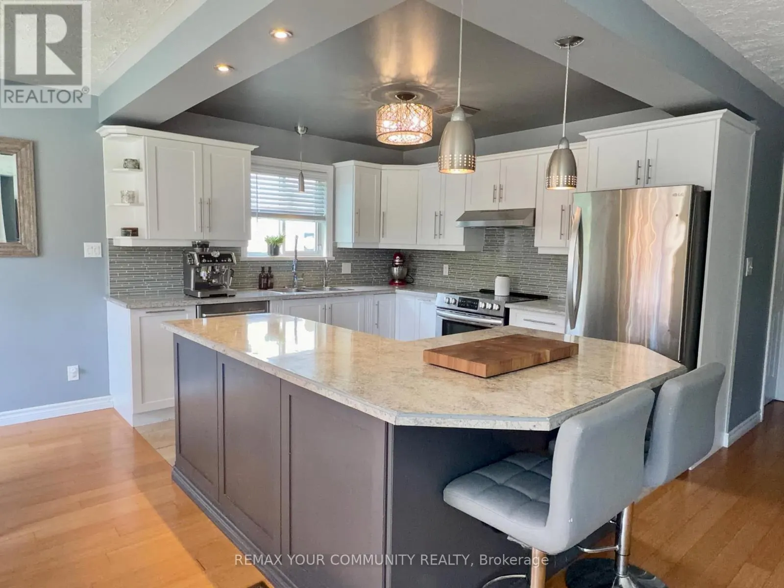 86 OXLEY DRIVE