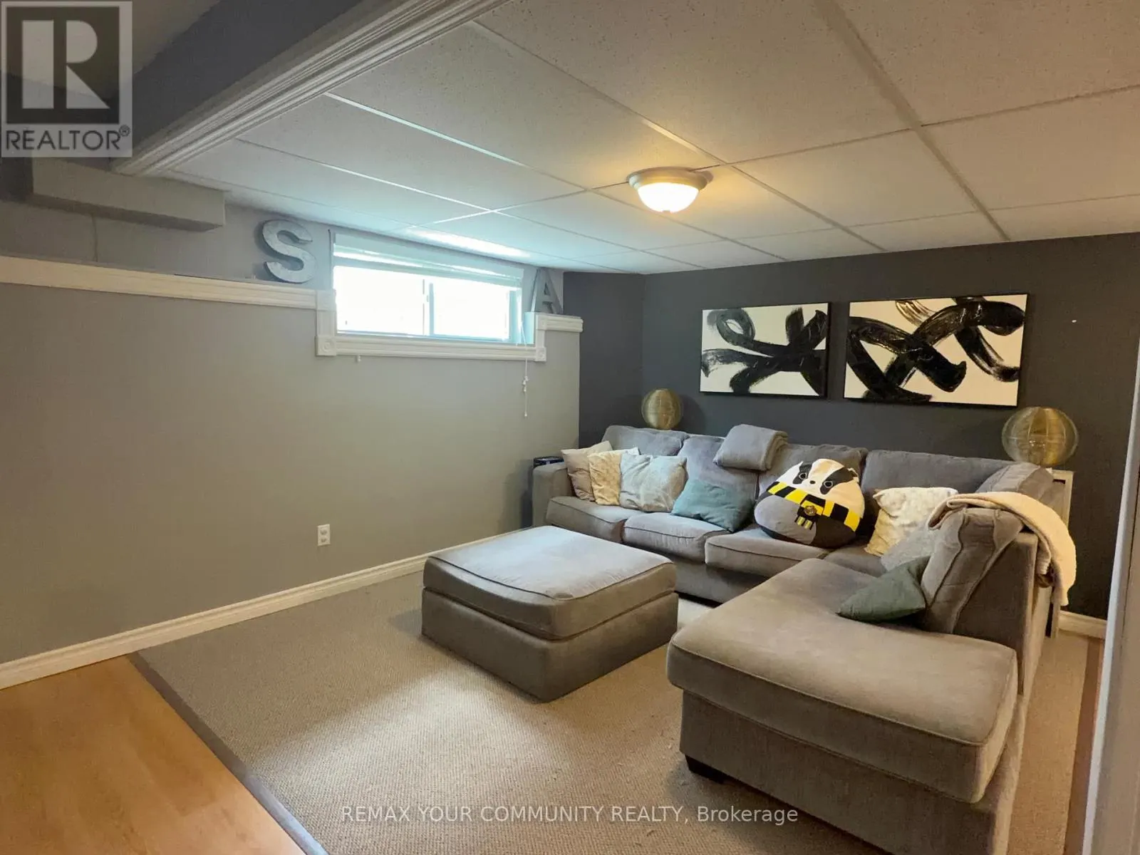 86 OXLEY DRIVE