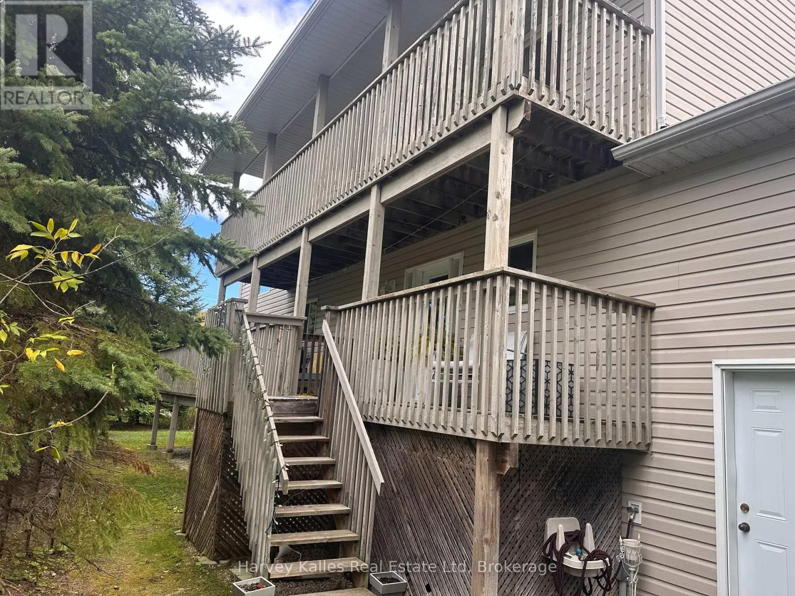 61 CONSTANCE BOULEVARD N