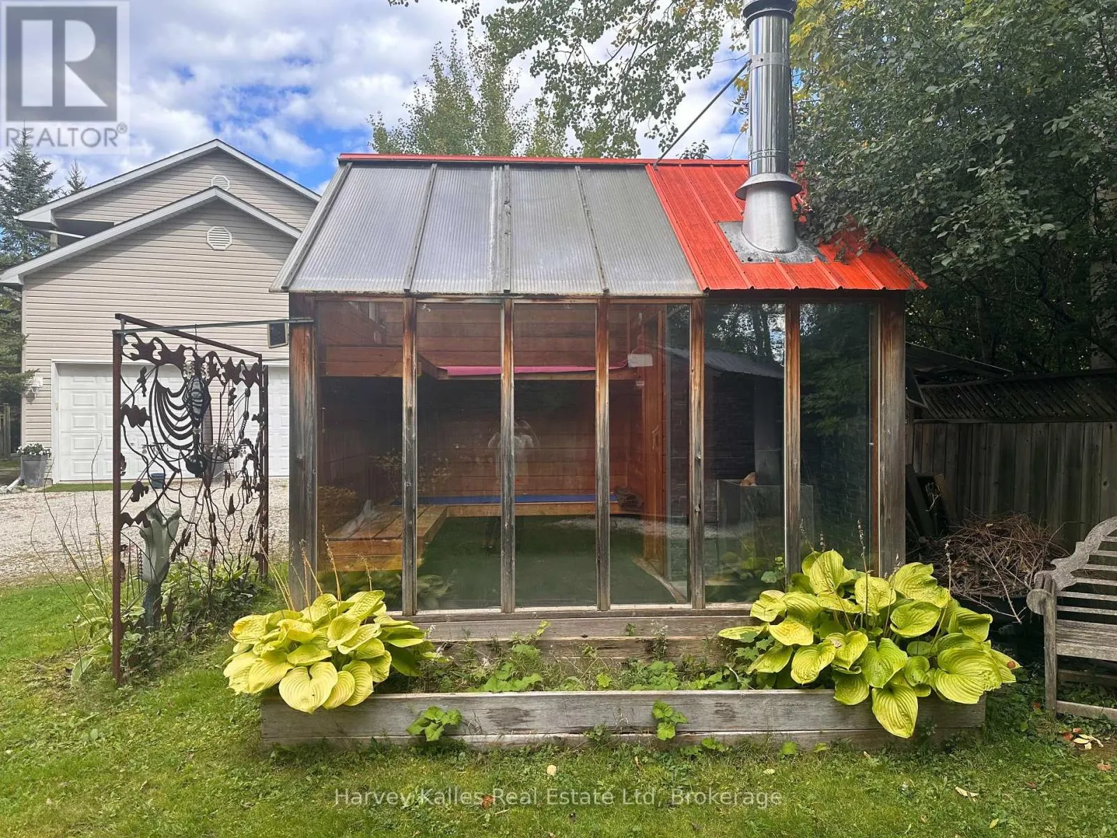 61 CONSTANCE BOULEVARD N