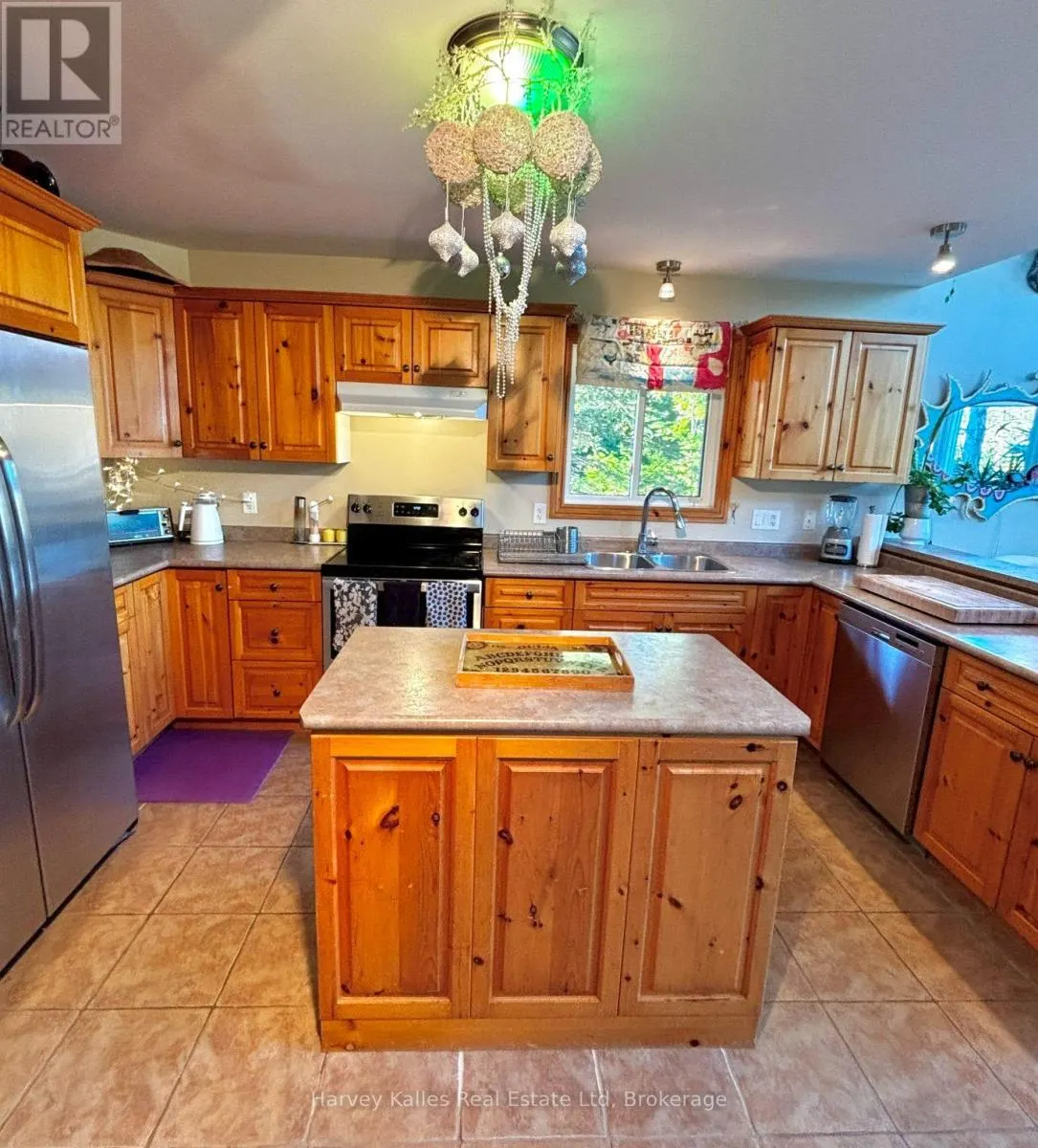 61 CONSTANCE BOULEVARD N