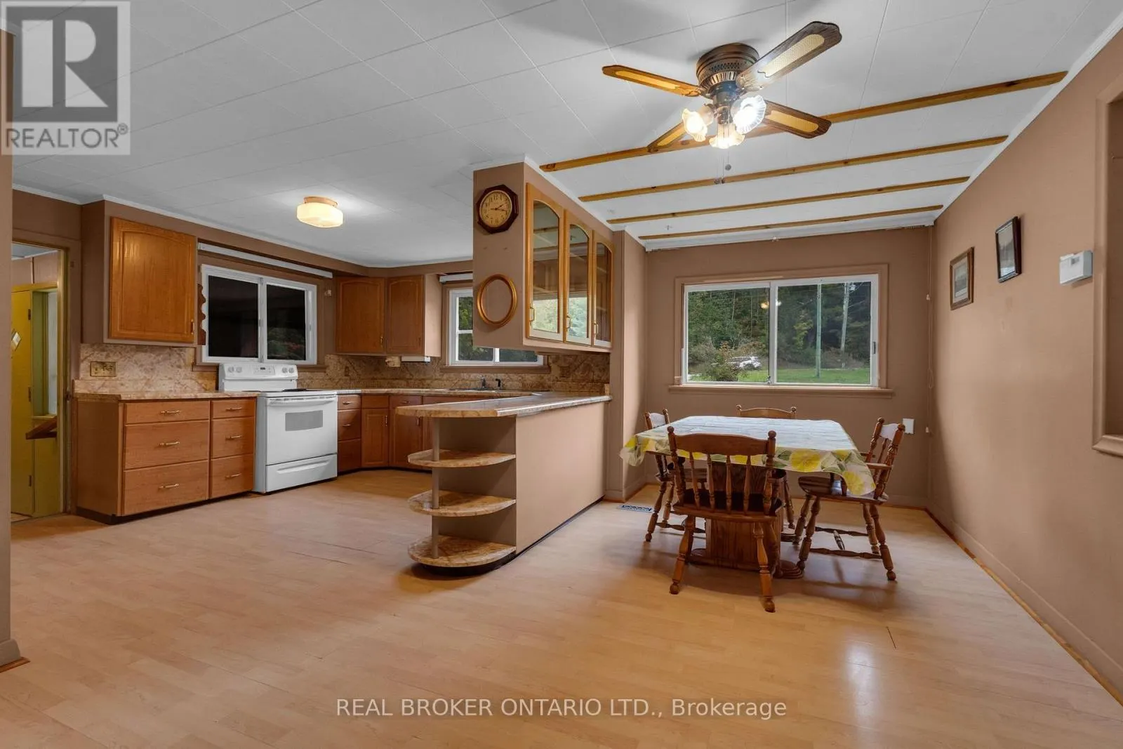 2086 PENETANGUISHENE ROAD