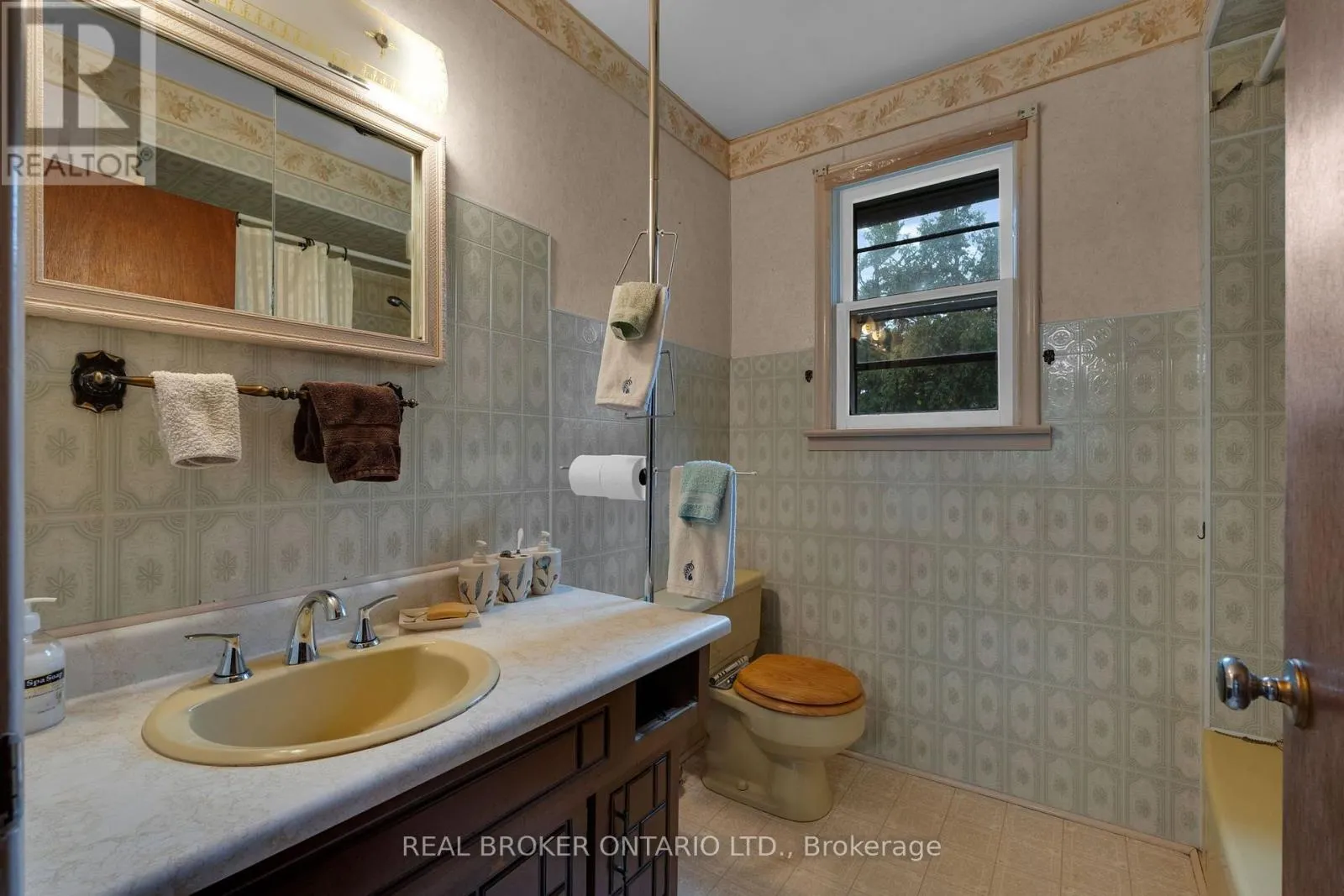 2086 PENETANGUISHENE ROAD