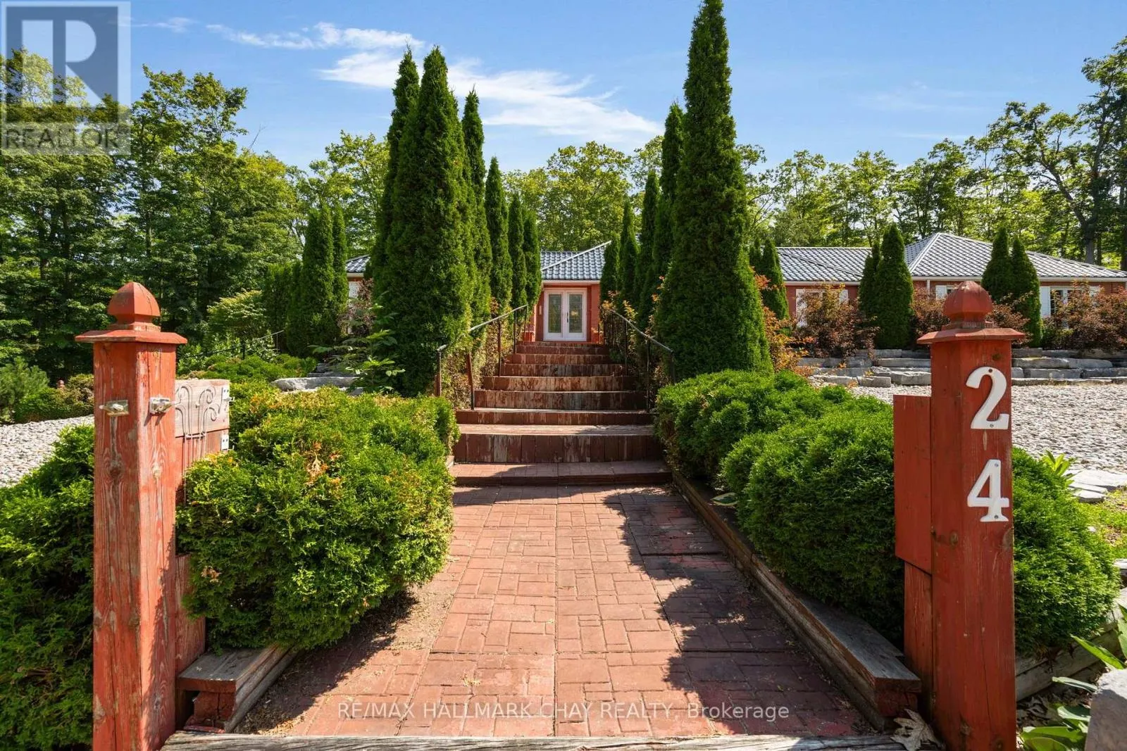 24 WOODLAND CRESCENT