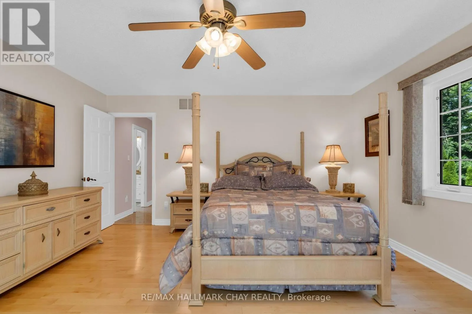 24 WOODLAND CRESCENT