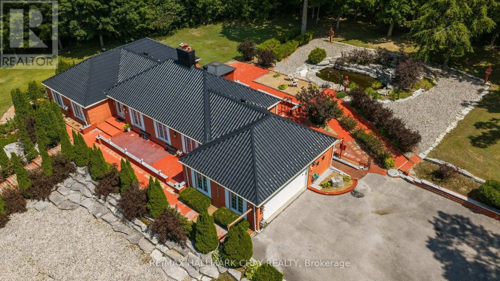 24 WOODLAND CRESCENT