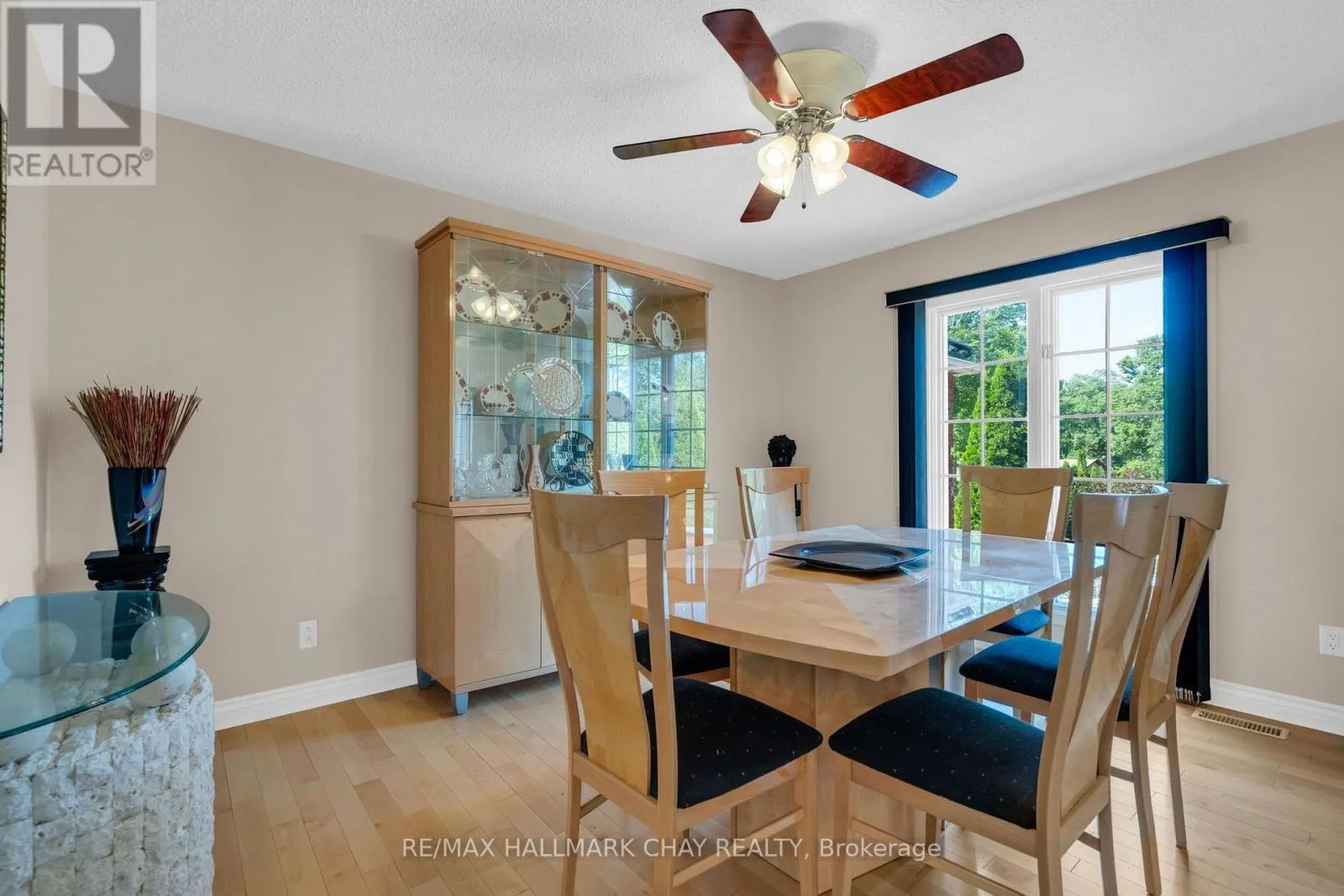 24 WOODLAND CRESCENT