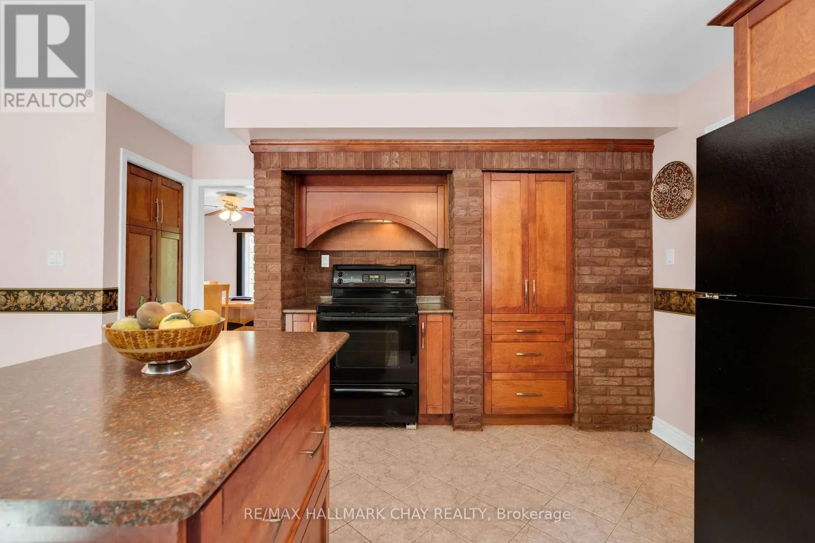 24 WOODLAND CRESCENT