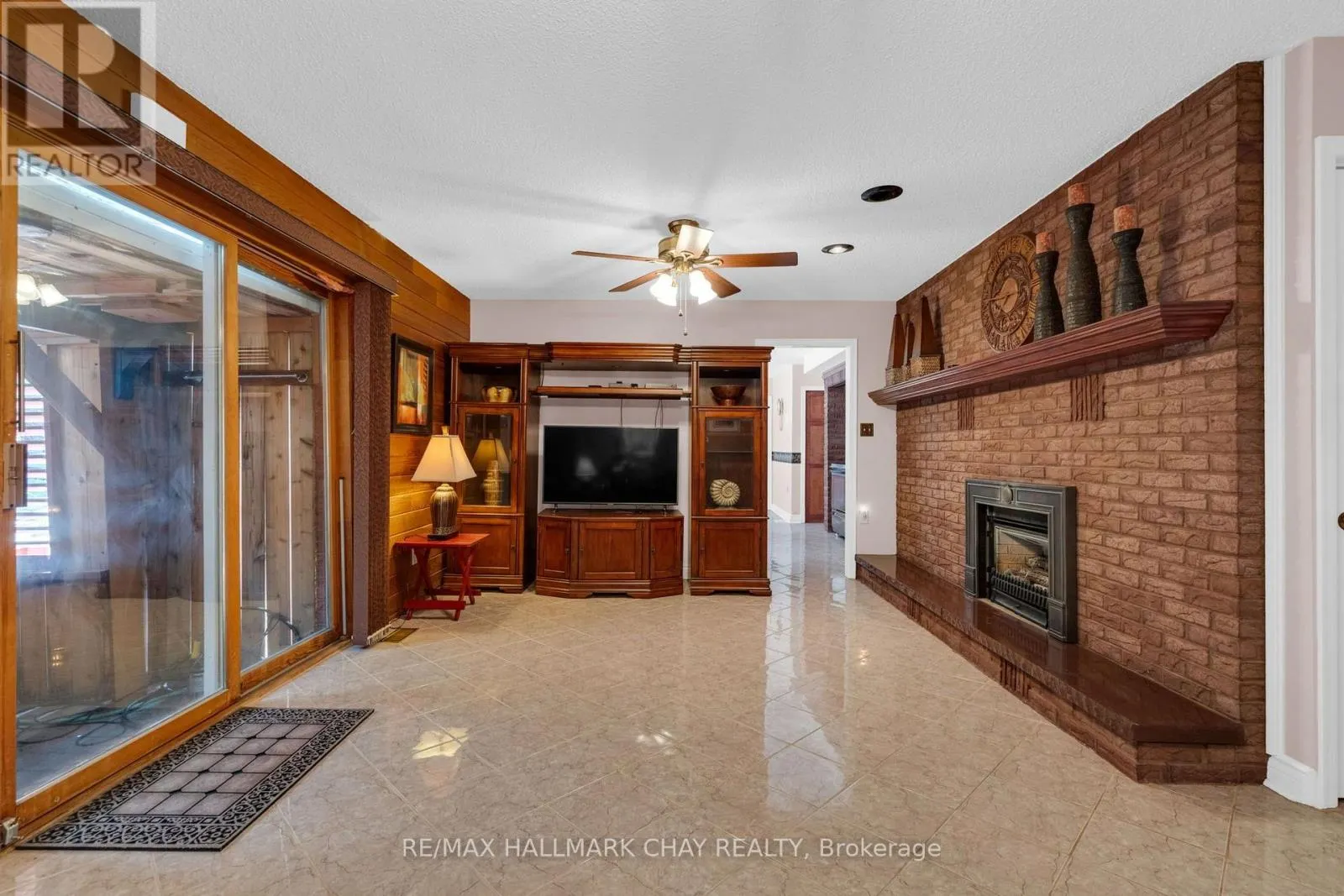 24 WOODLAND CRESCENT