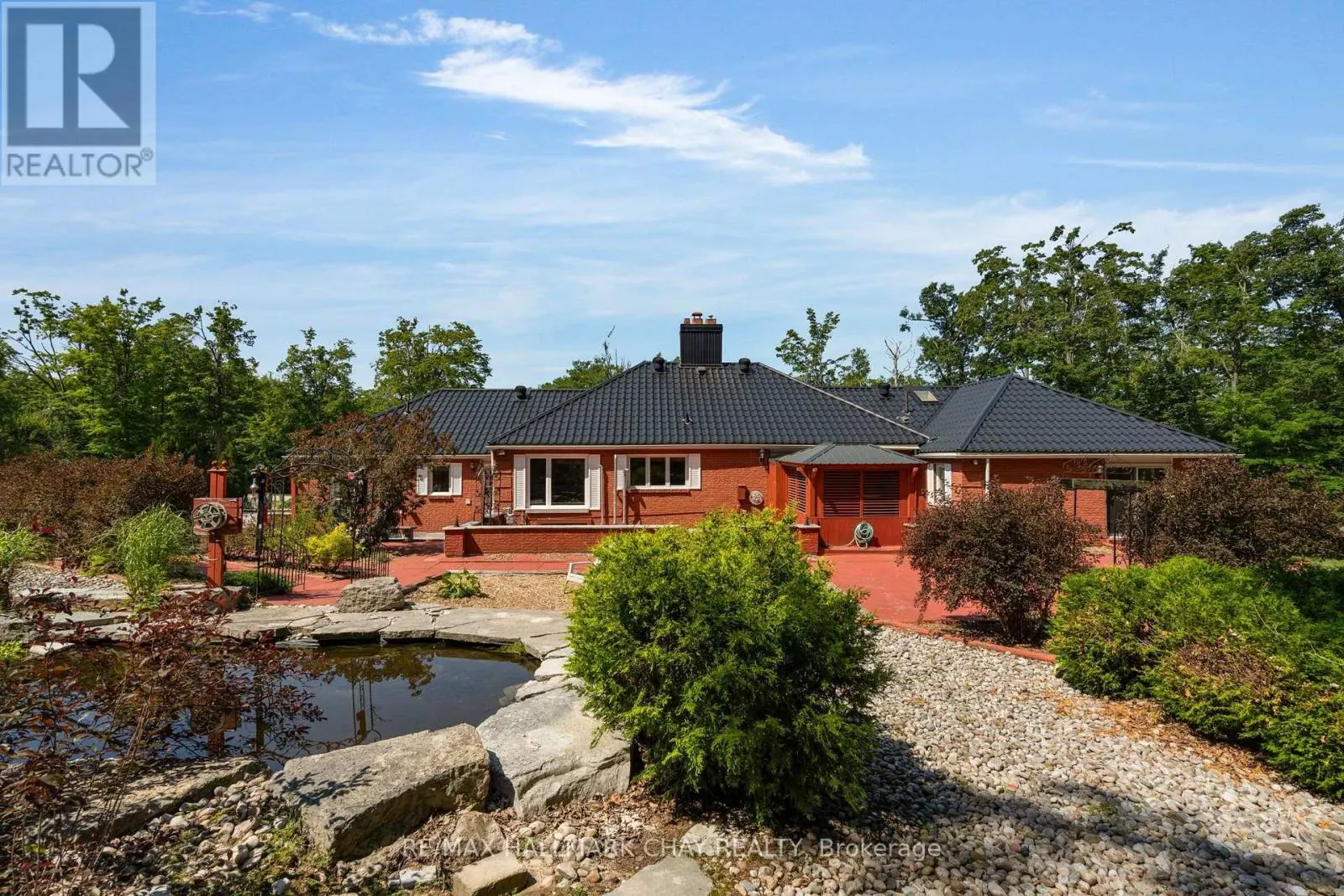 24 WOODLAND CRESCENT