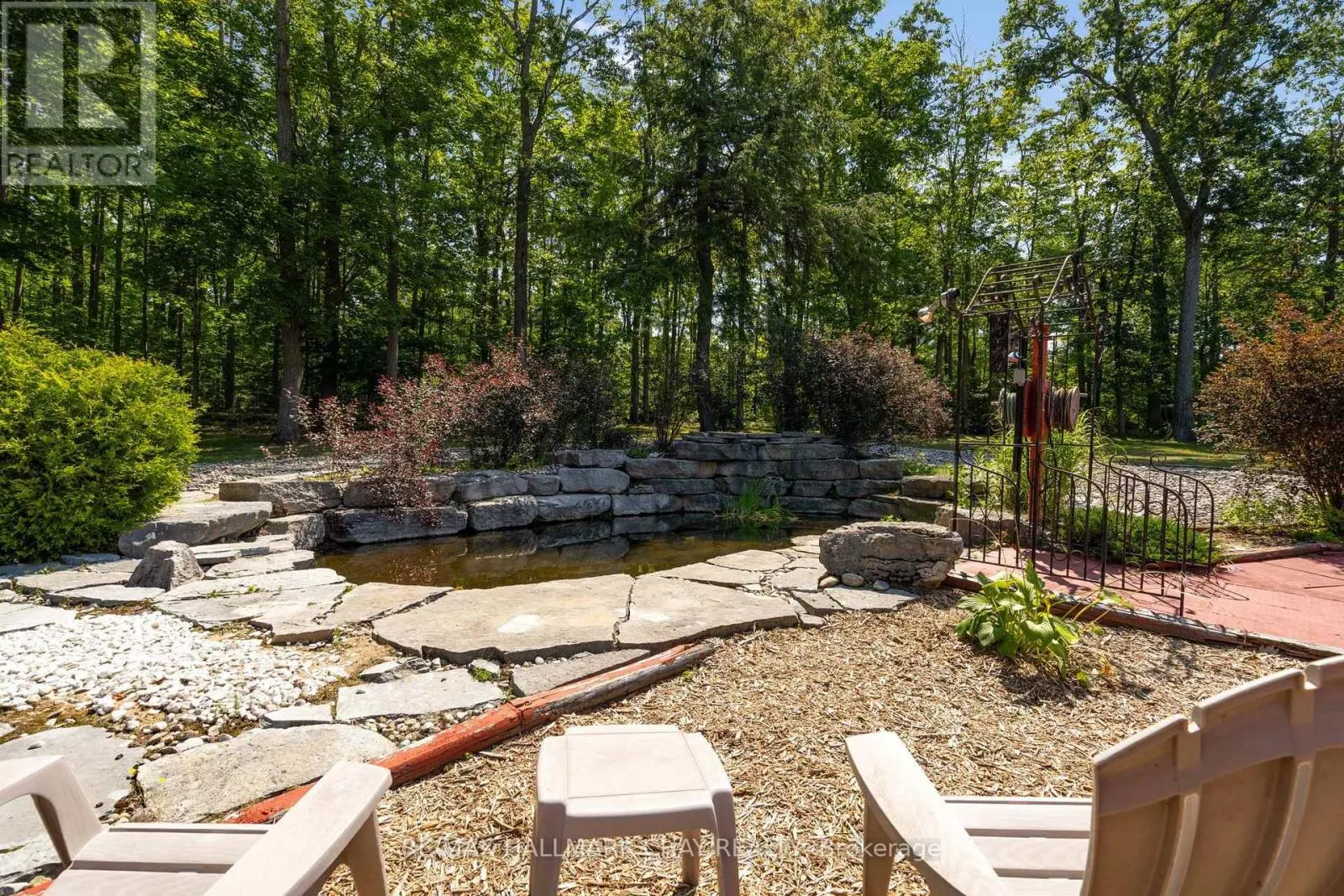 24 WOODLAND CRESCENT
