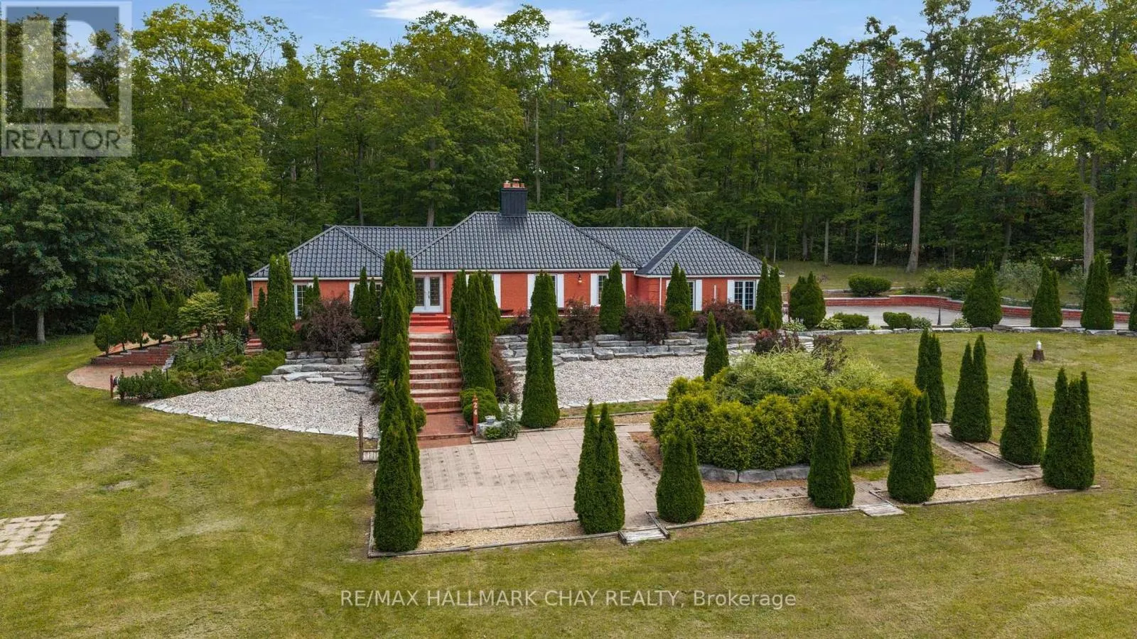 24 WOODLAND CRESCENT