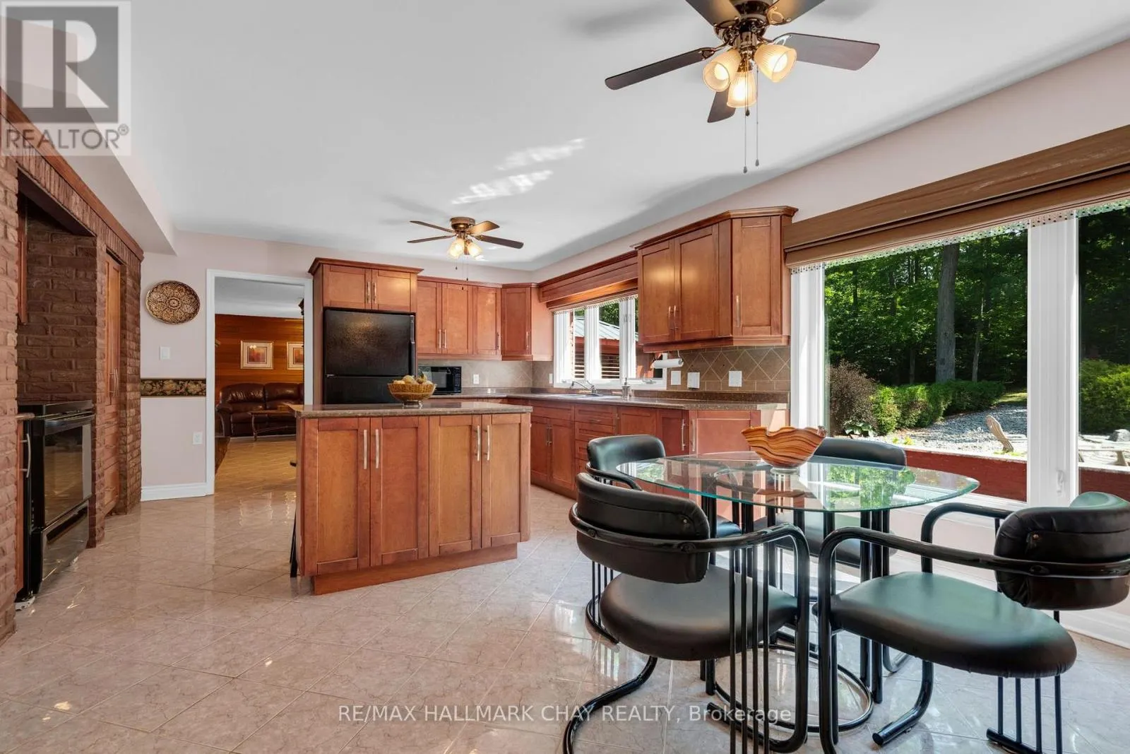 24 WOODLAND CRESCENT