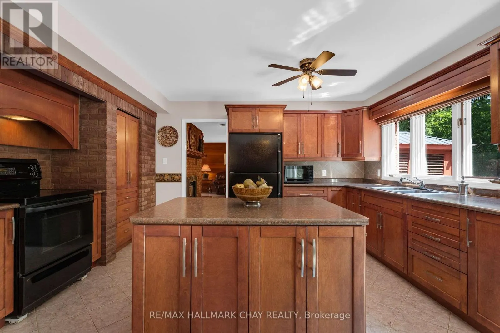 24 WOODLAND CRESCENT