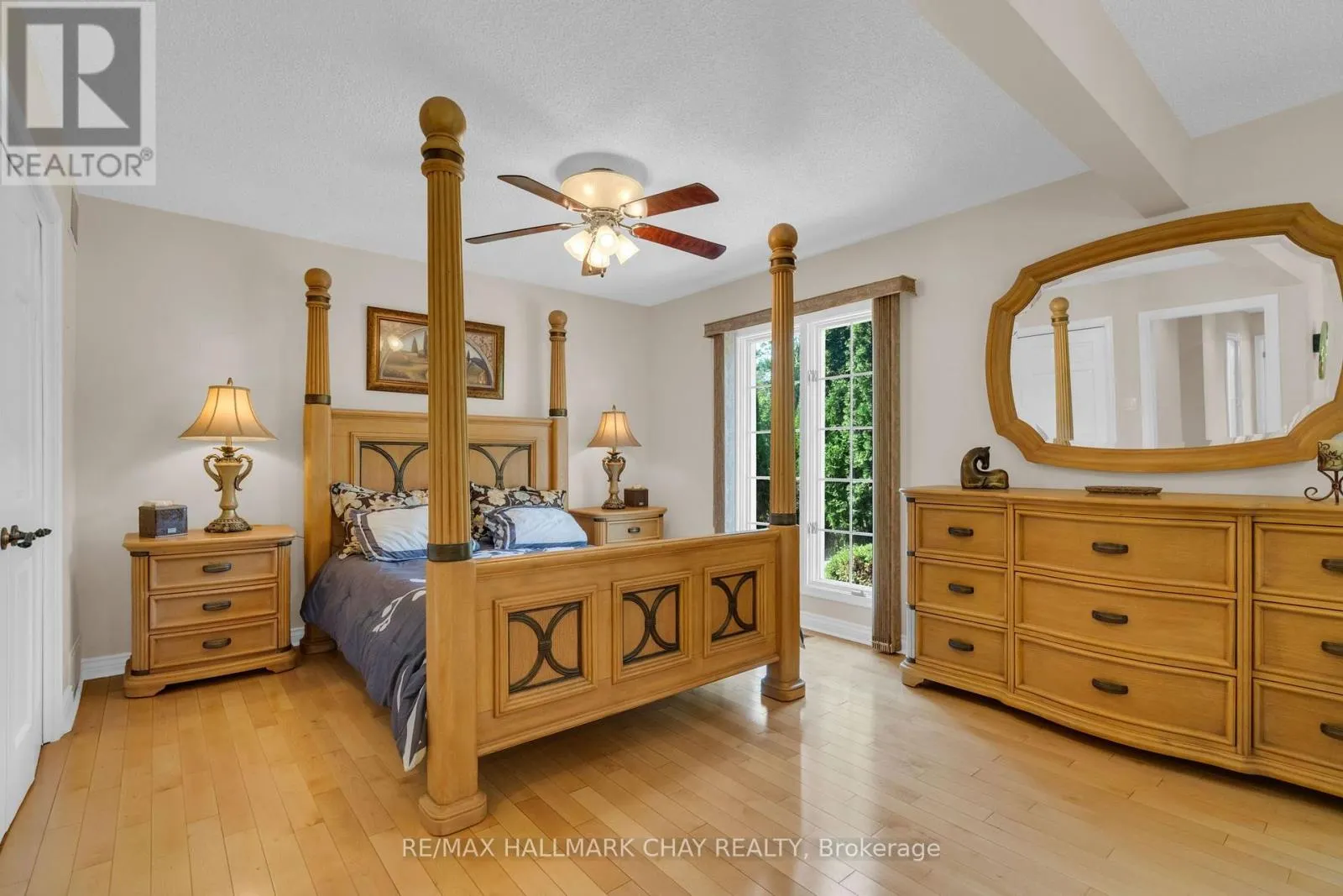 24 WOODLAND CRESCENT