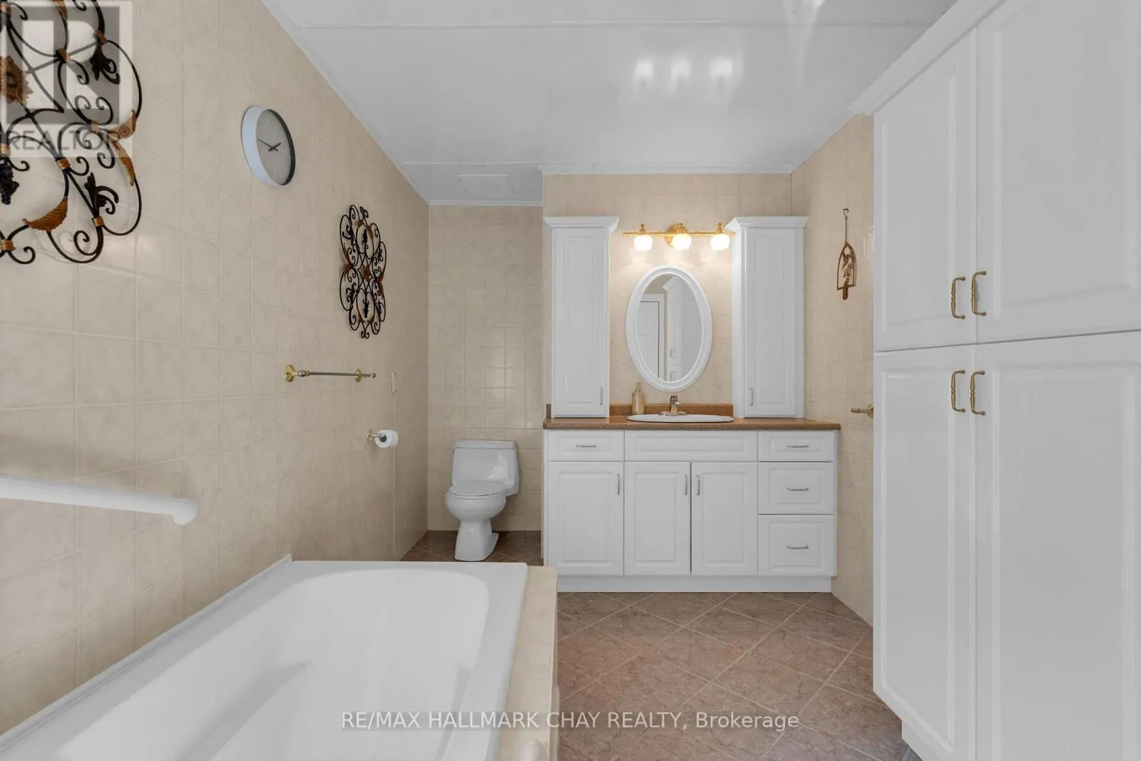 24 WOODLAND CRESCENT