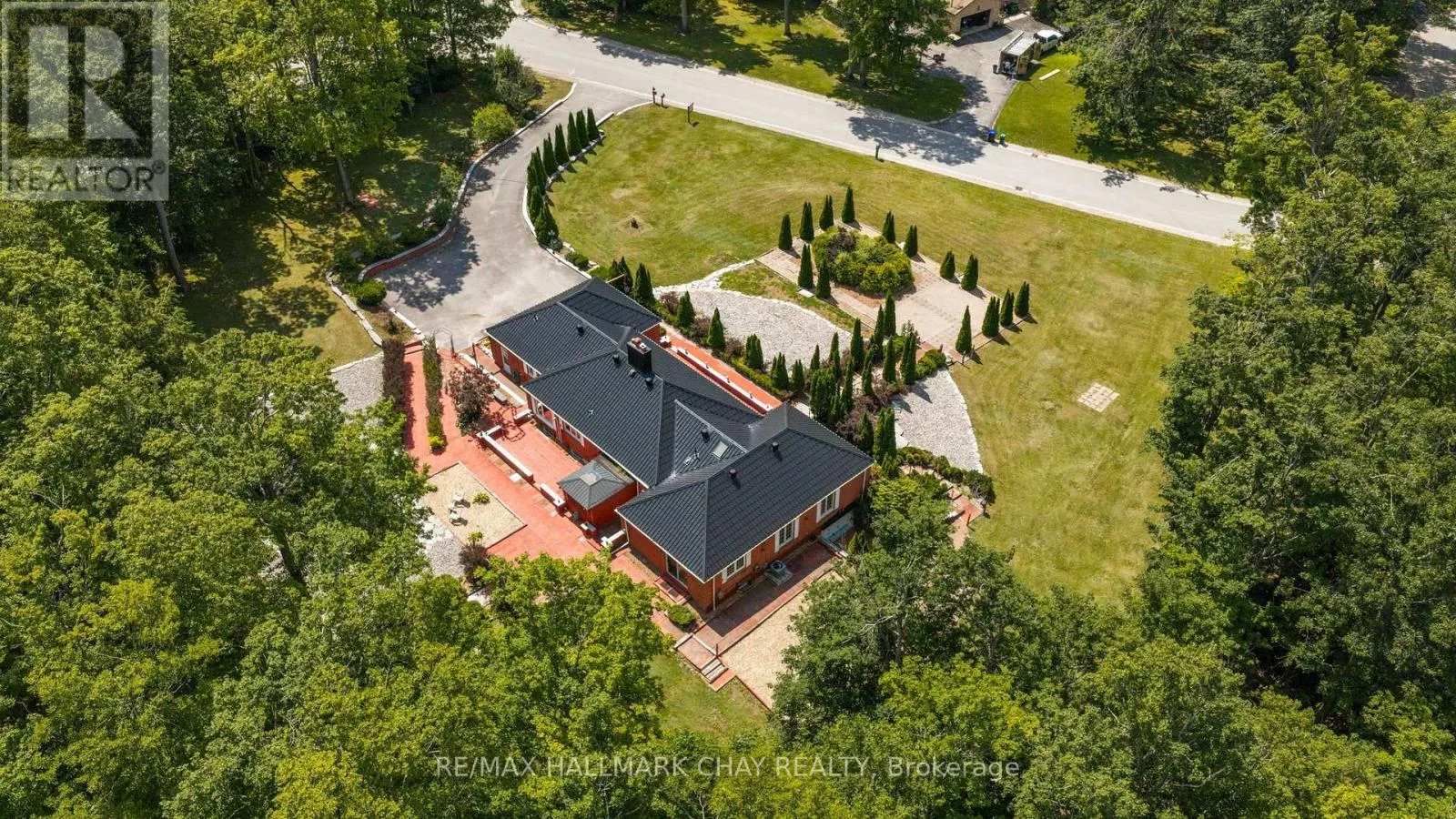 24 WOODLAND CRESCENT