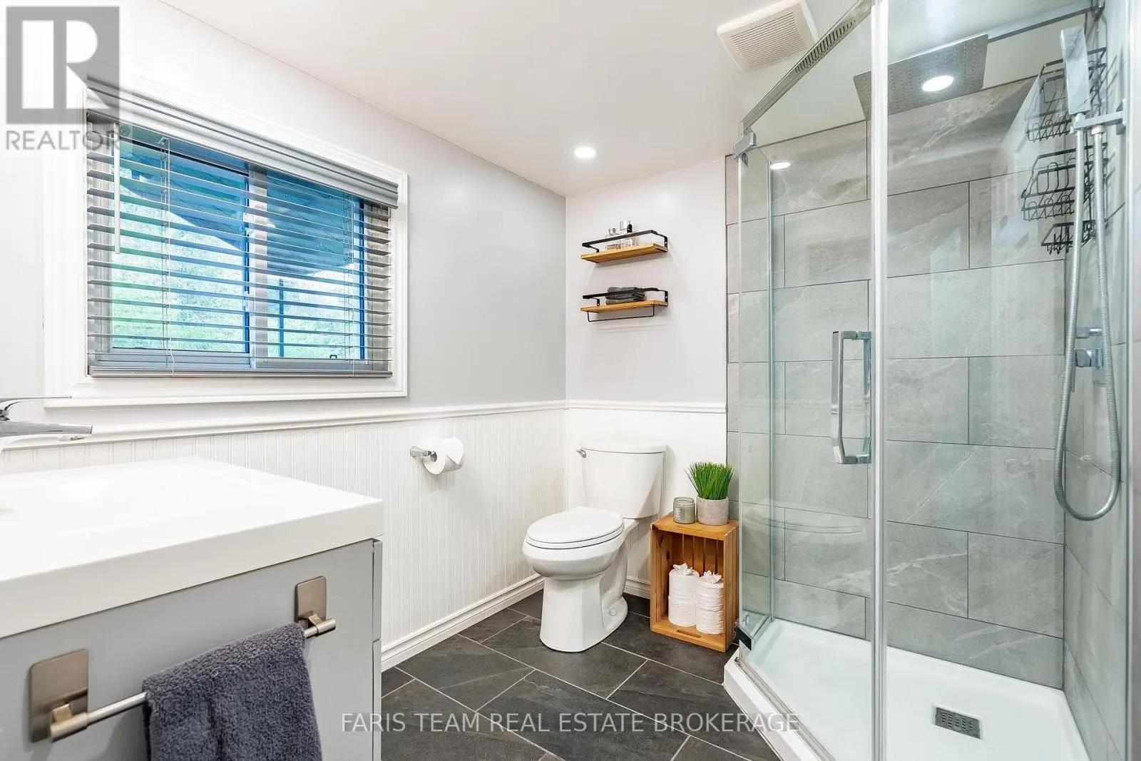 244/250 DIGNARD AVENUE