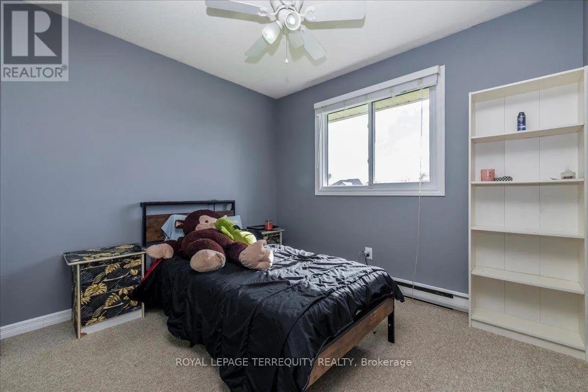1092 OLD BARRIE ROAD W