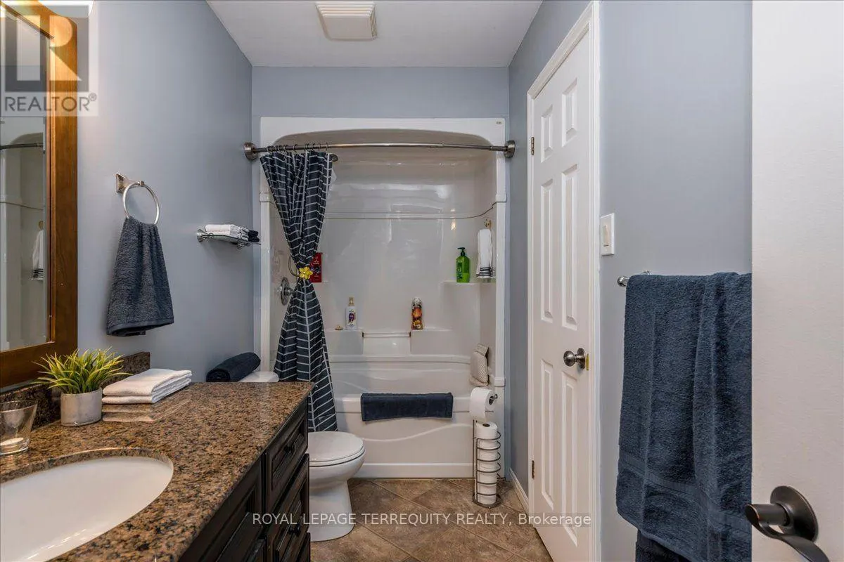 1092 OLD BARRIE ROAD W