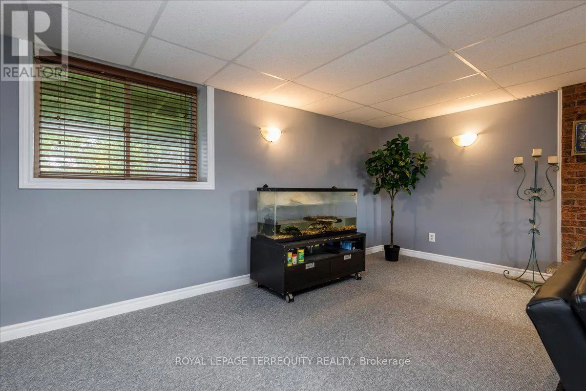 1092 OLD BARRIE ROAD W